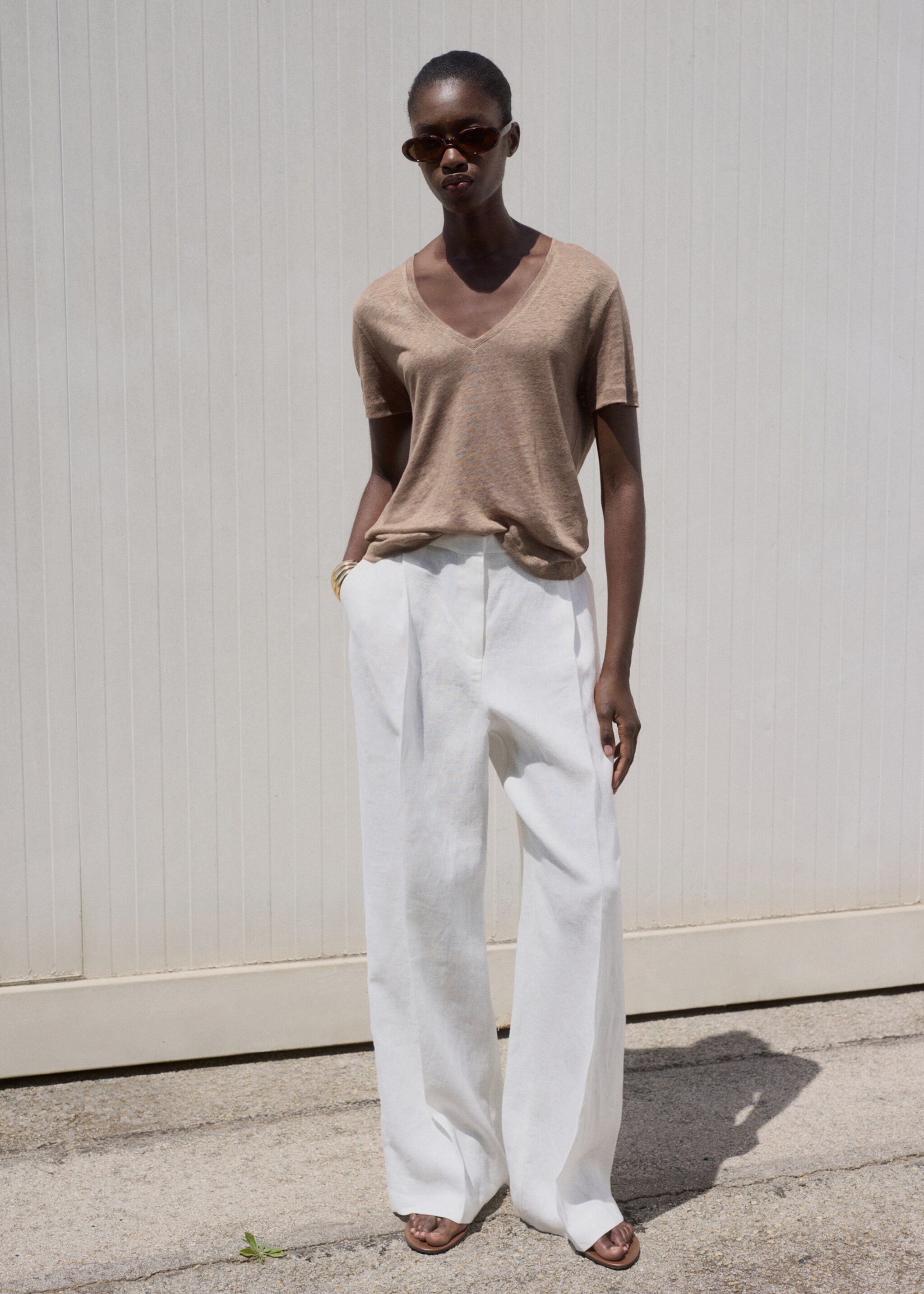 V-neck linen t-shirt - General plane