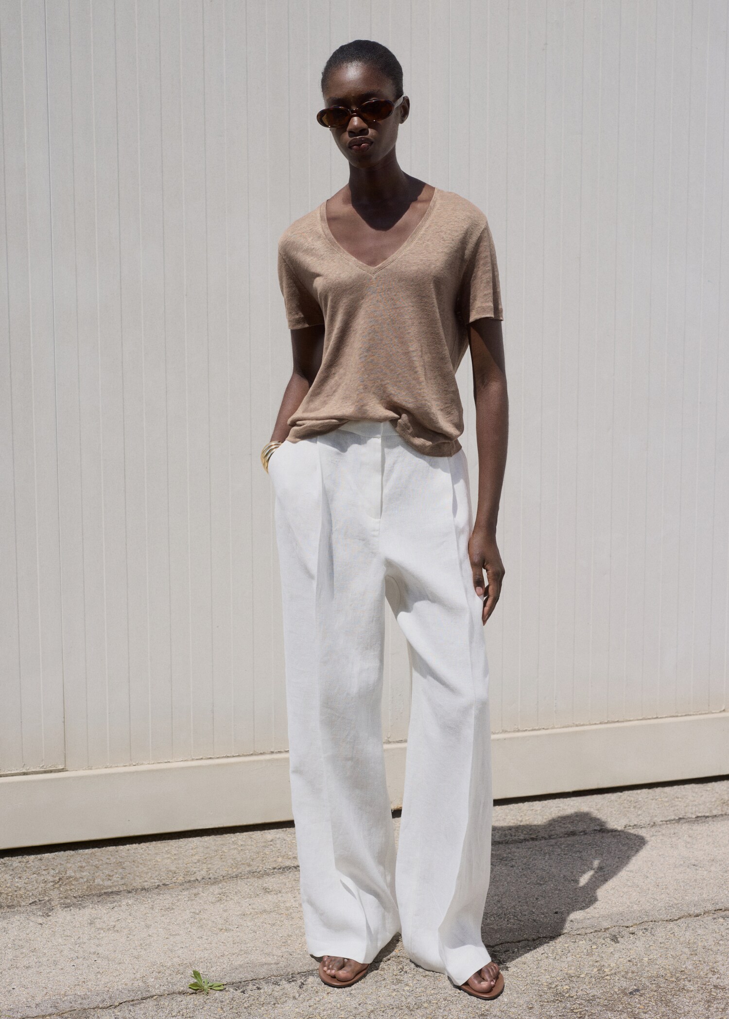 V-neck linen t-shirt - General plane