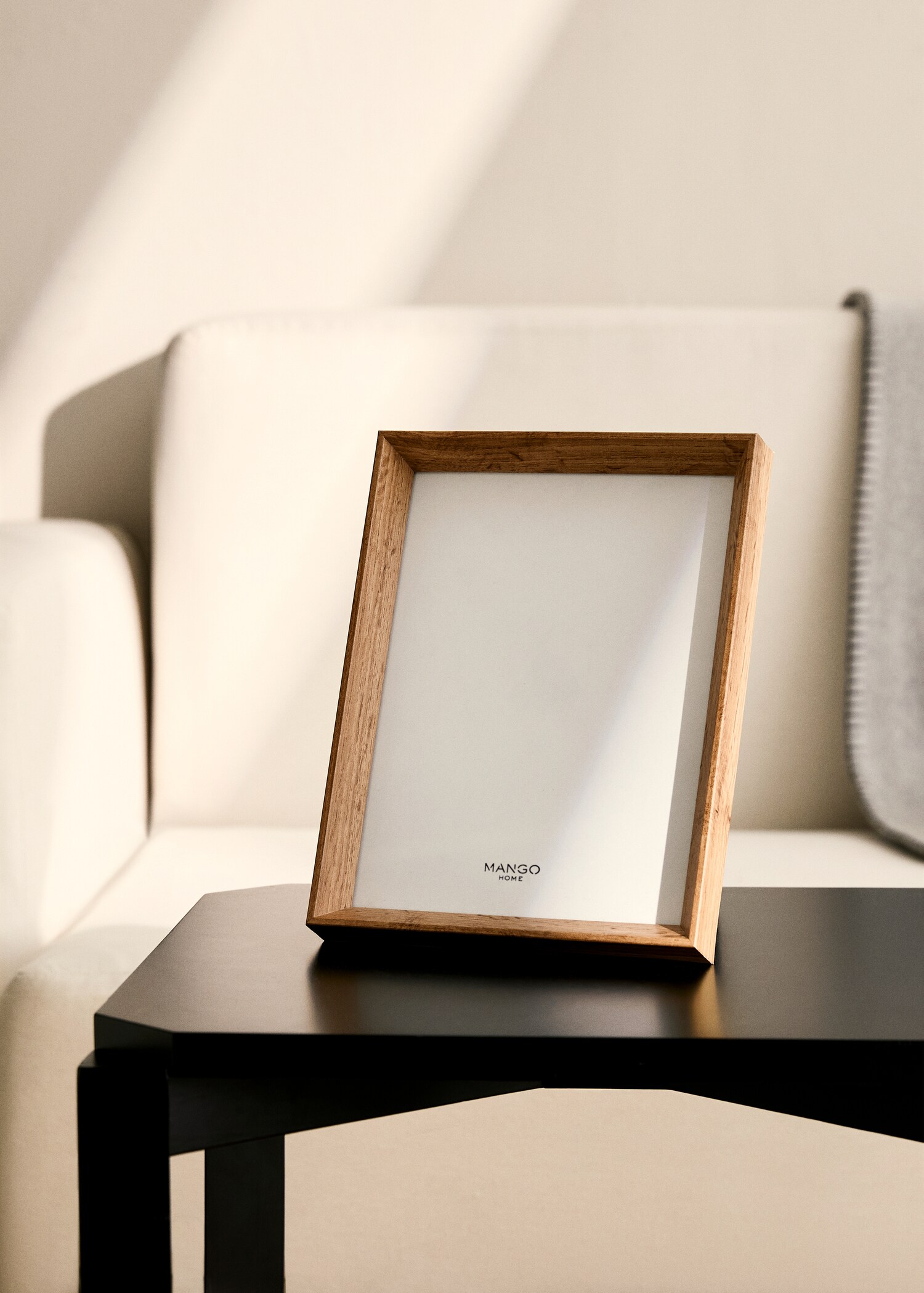 Large bevelled wood frame - General plane