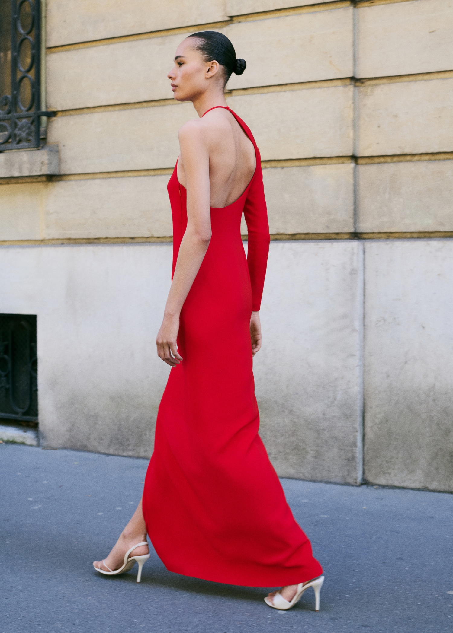 Asymmetrisches Kleid mit offener Rückenpartie - Allgemeine Ansicht