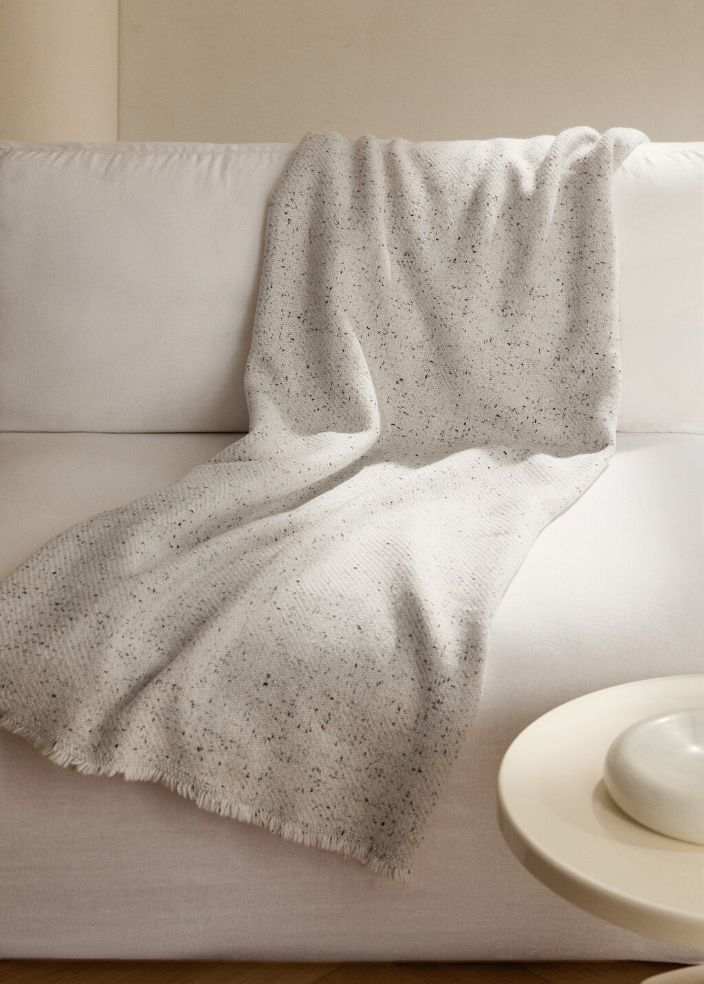 Melange knitted blanket