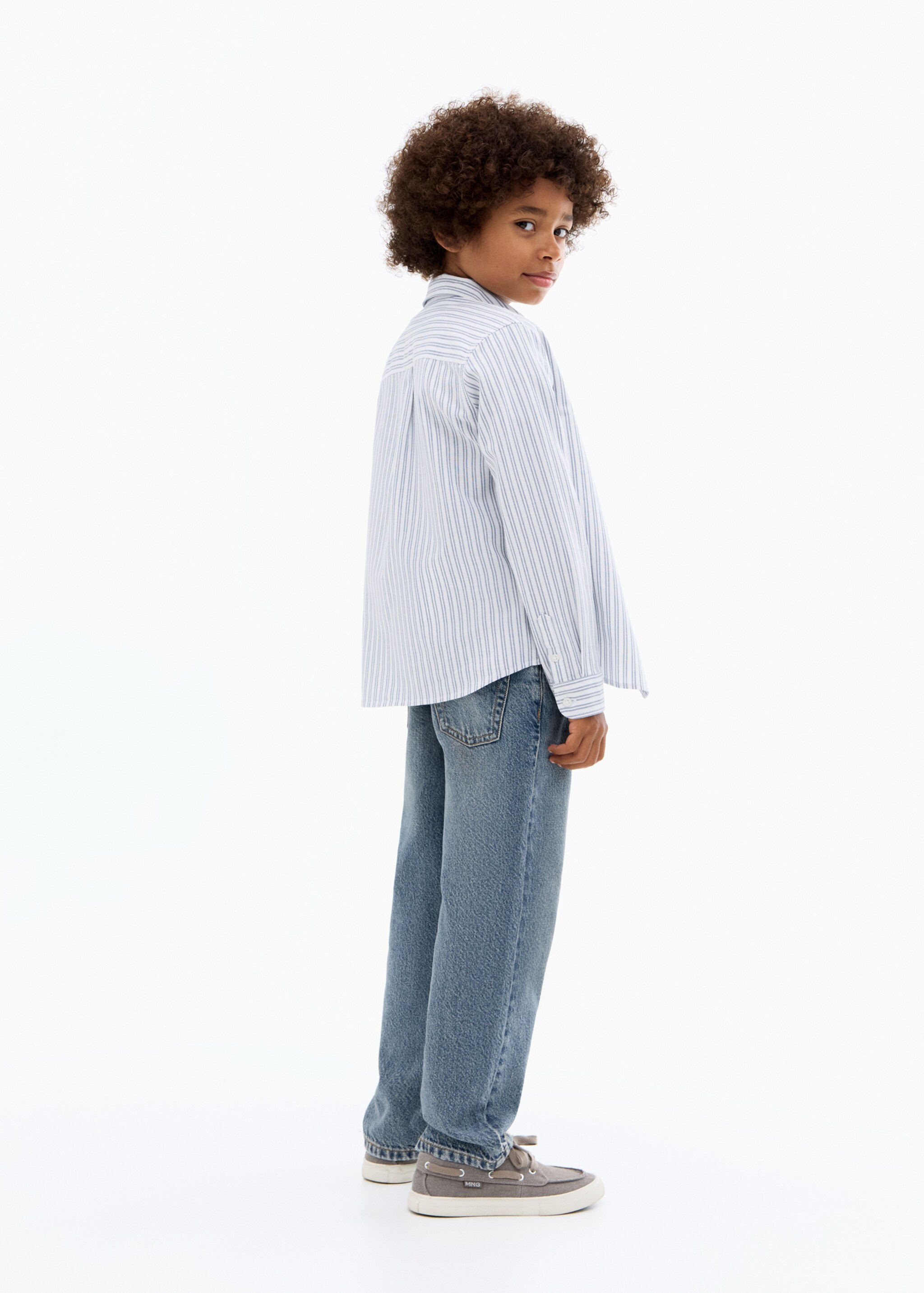 Camisa Oxford às riscas - Plano geral