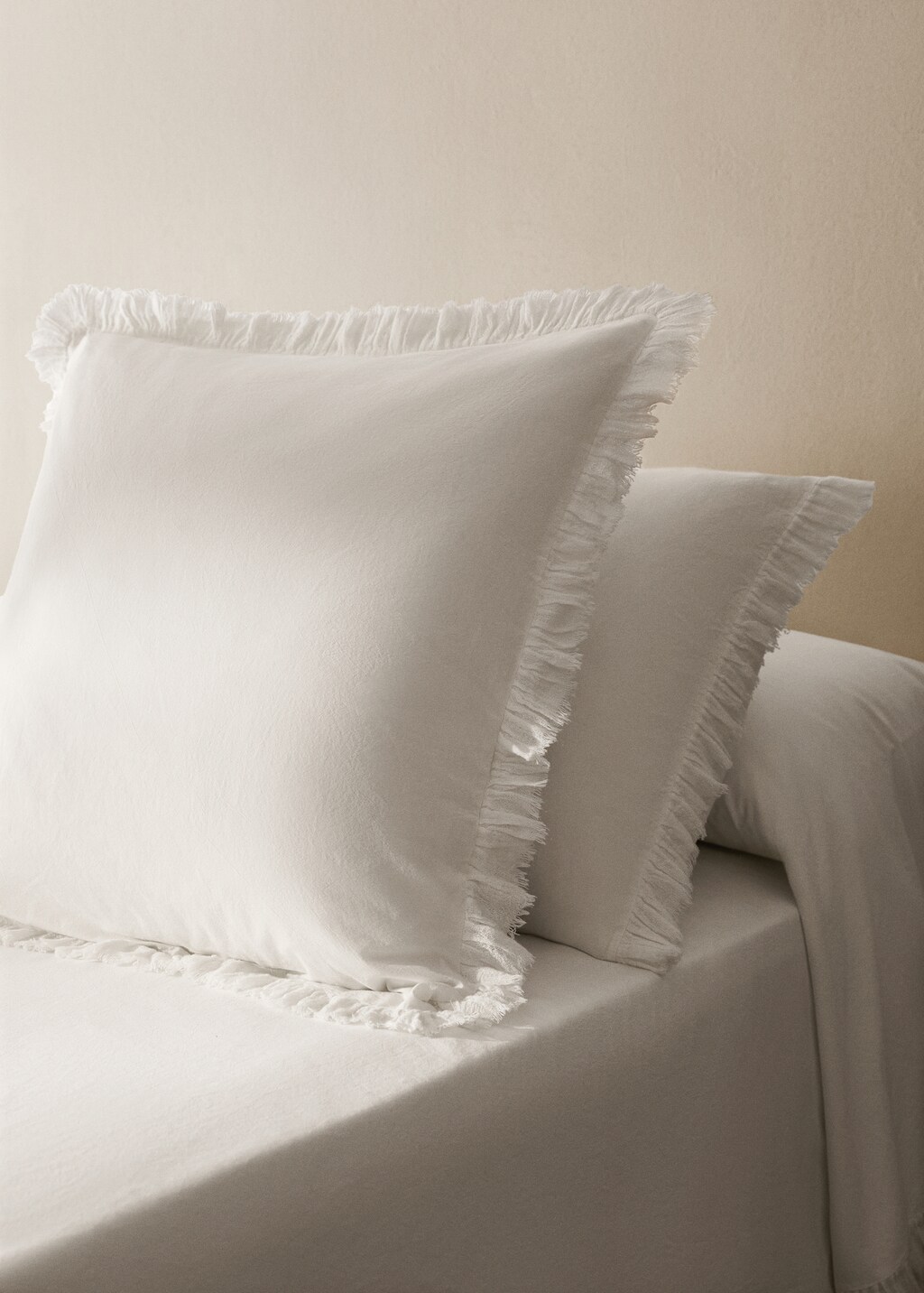 Two percale cotton pillowcases with gauze ruffle 50x75 cm