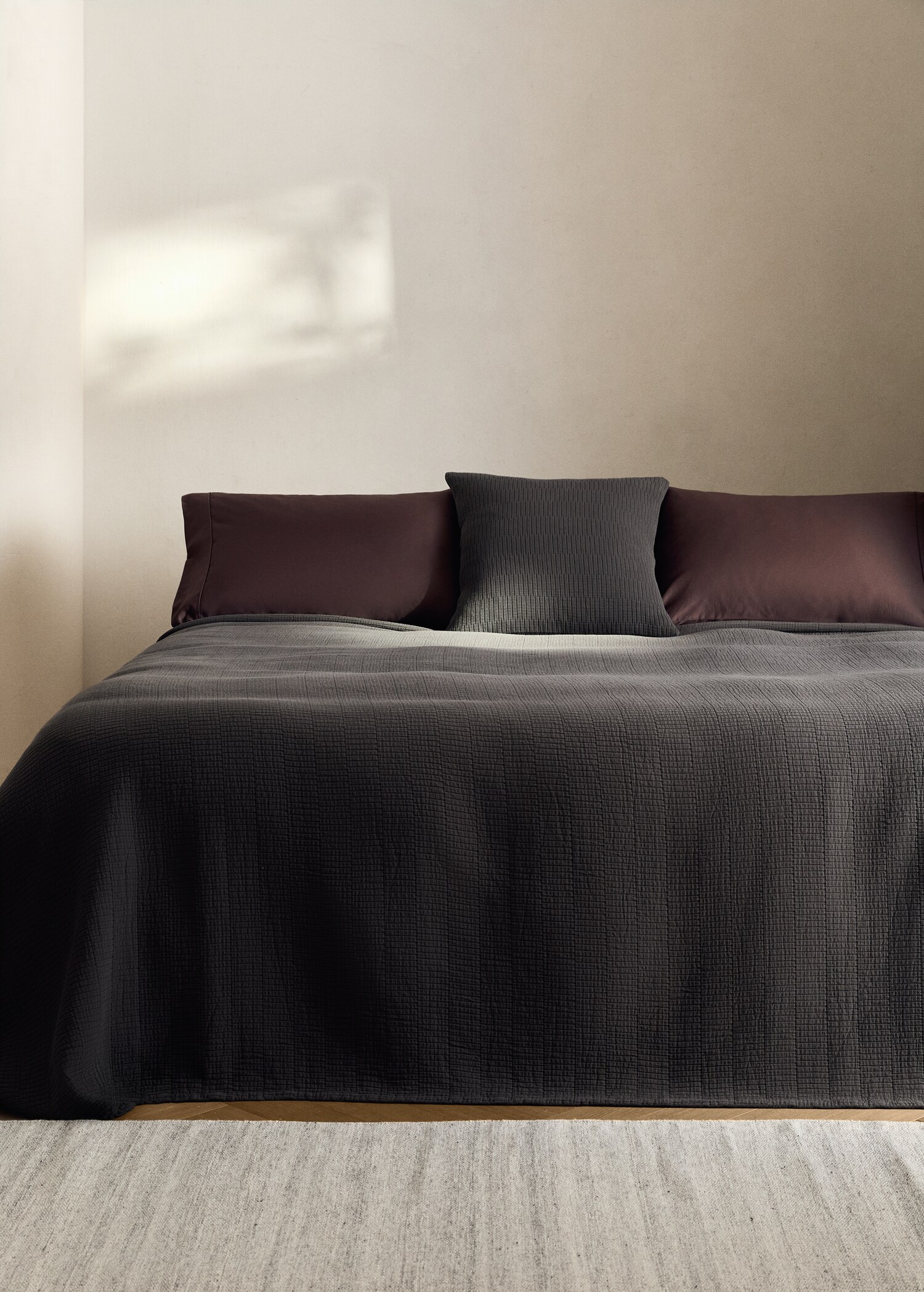 Garment-dyed bedspread with hem for 180/200 cm bed - General plane