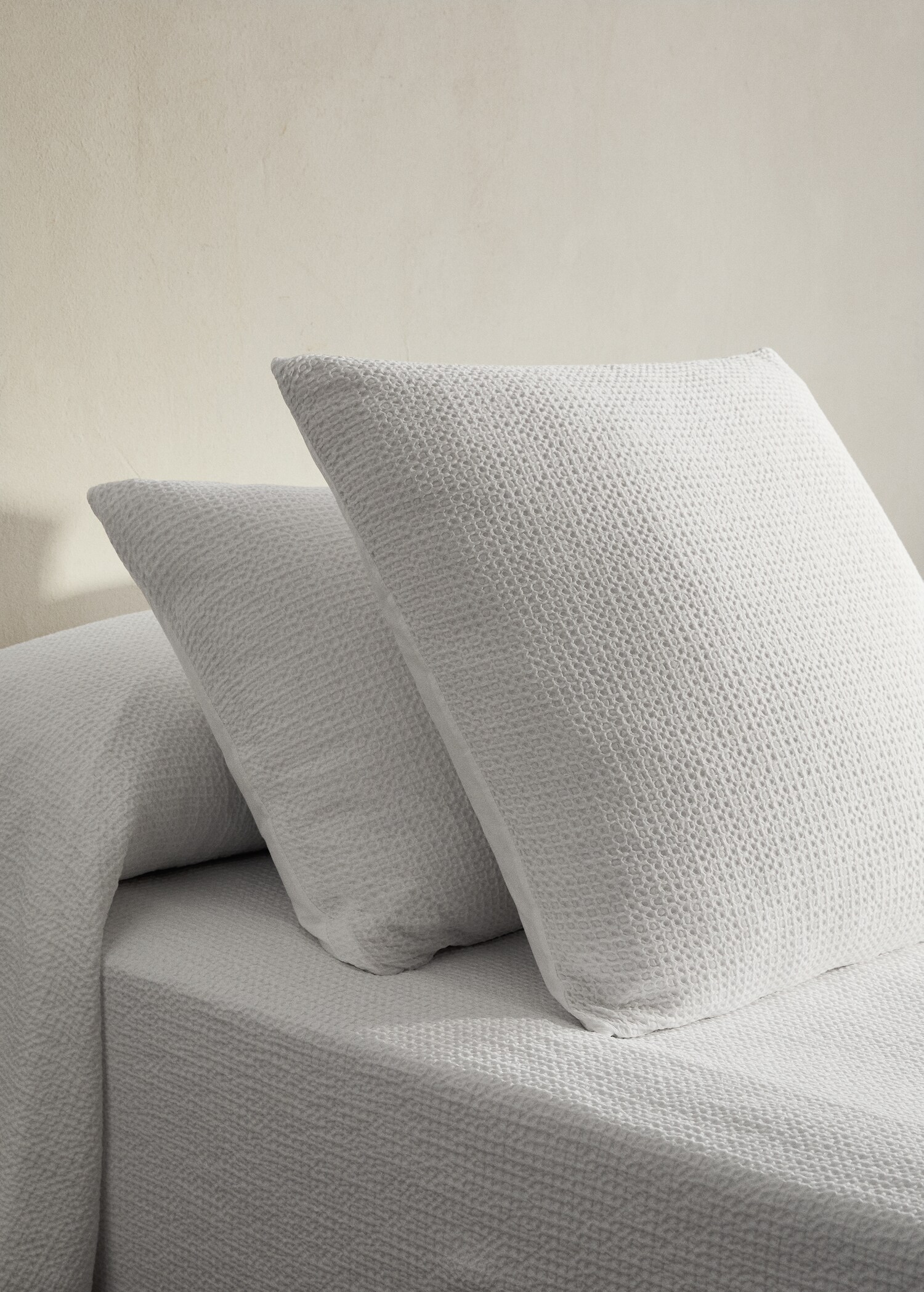 Two cotton waffle percale pillowcases 60x60 cm - General plane