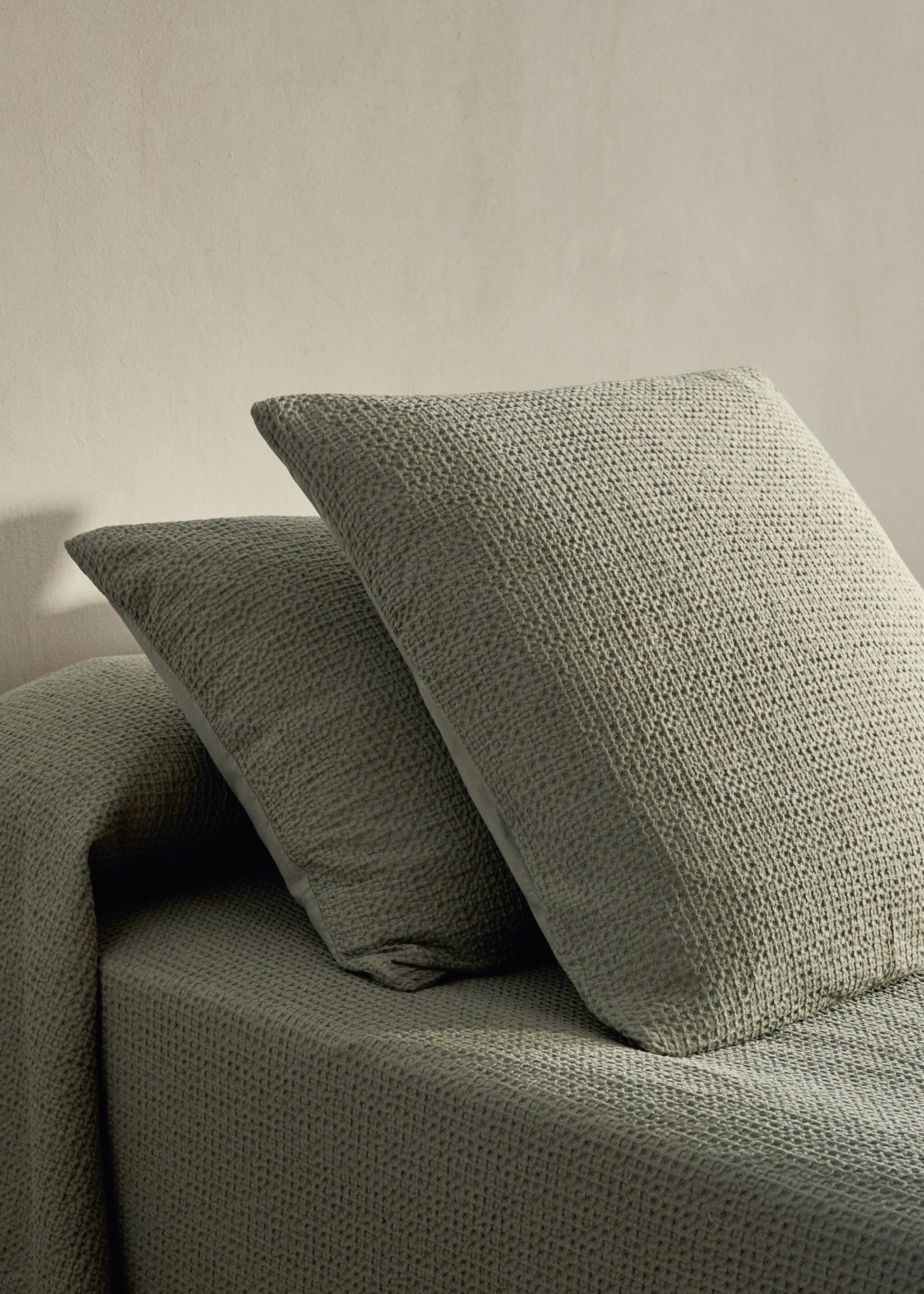 Deux taies d'oreiller en percale de coton gaufré 60x60 cm - Plan général, Vert forêt. Ref: 17041548-00.