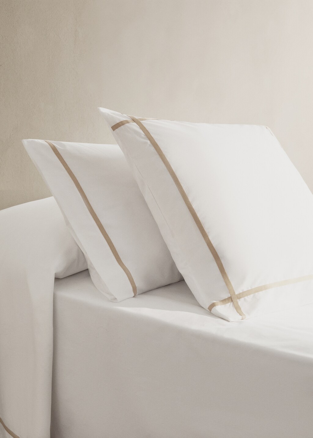 Two 200-thread count percale cotton pillowcases 60x60 cm