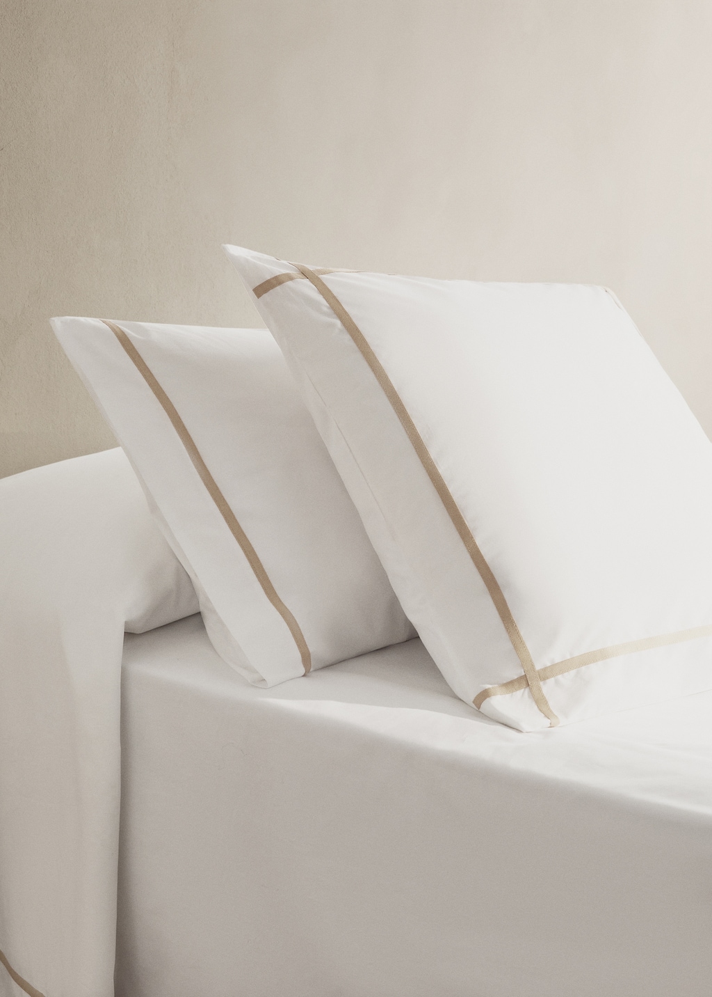 Two 200-thread count percale cotton pillowcases 60x60 cm