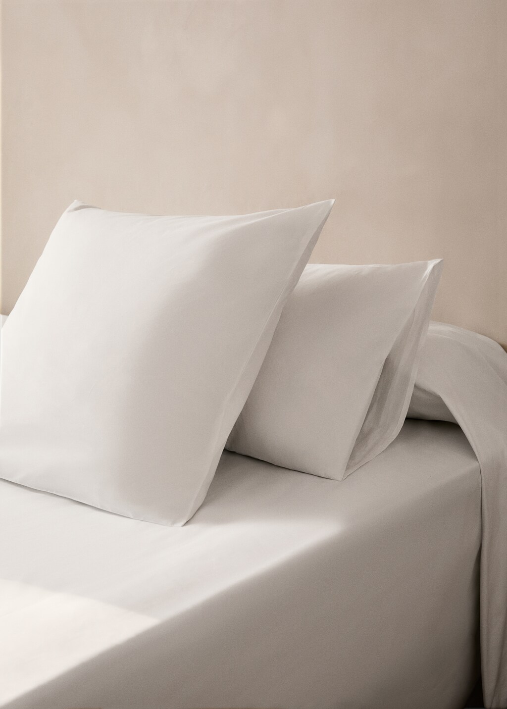 Two cotton percale pillowcases 60x60cm