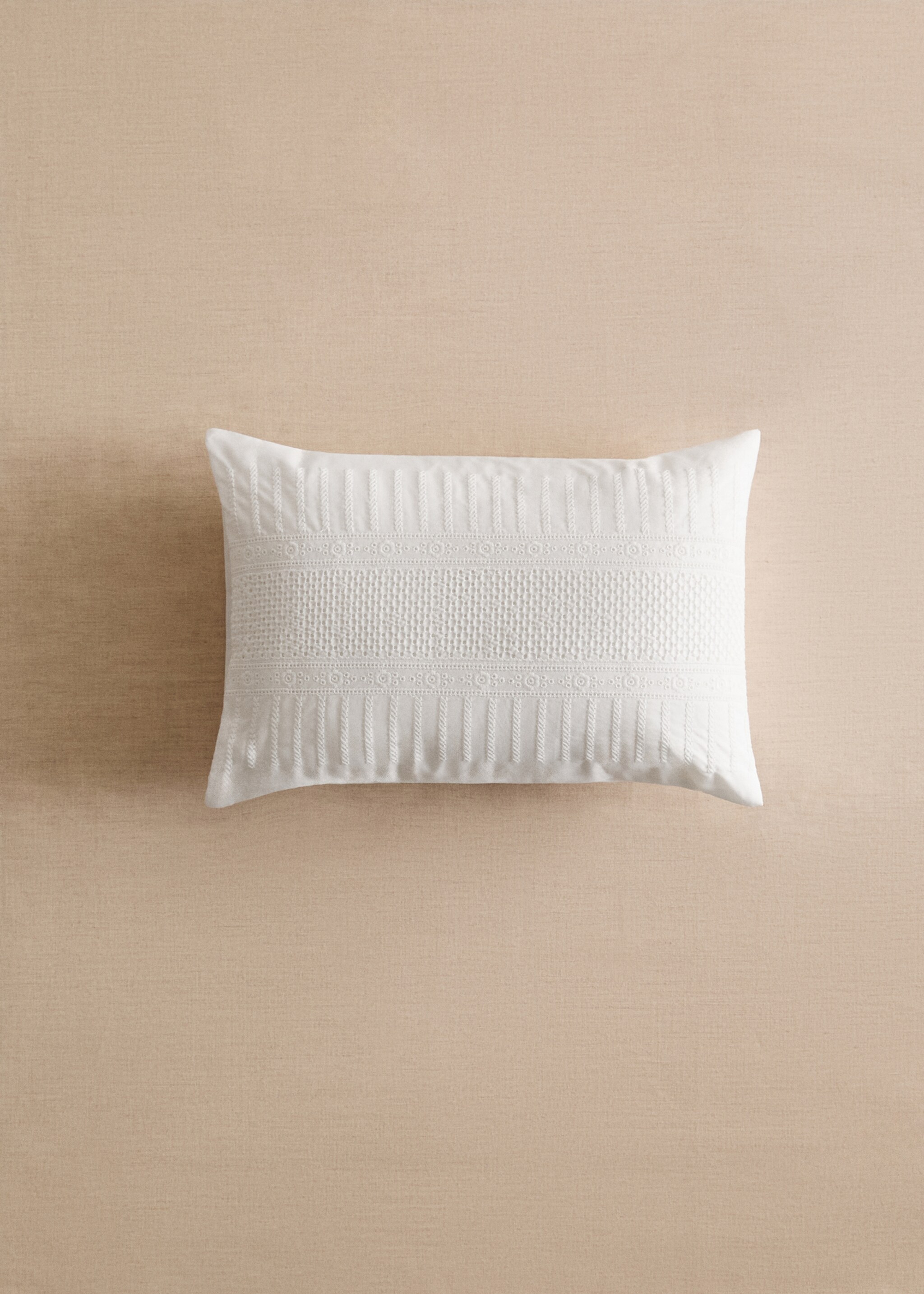 Housse de coussin enfant en coton avec broderies 20x30 cm - Plan général, Blanc. Ref: 17041587-00.