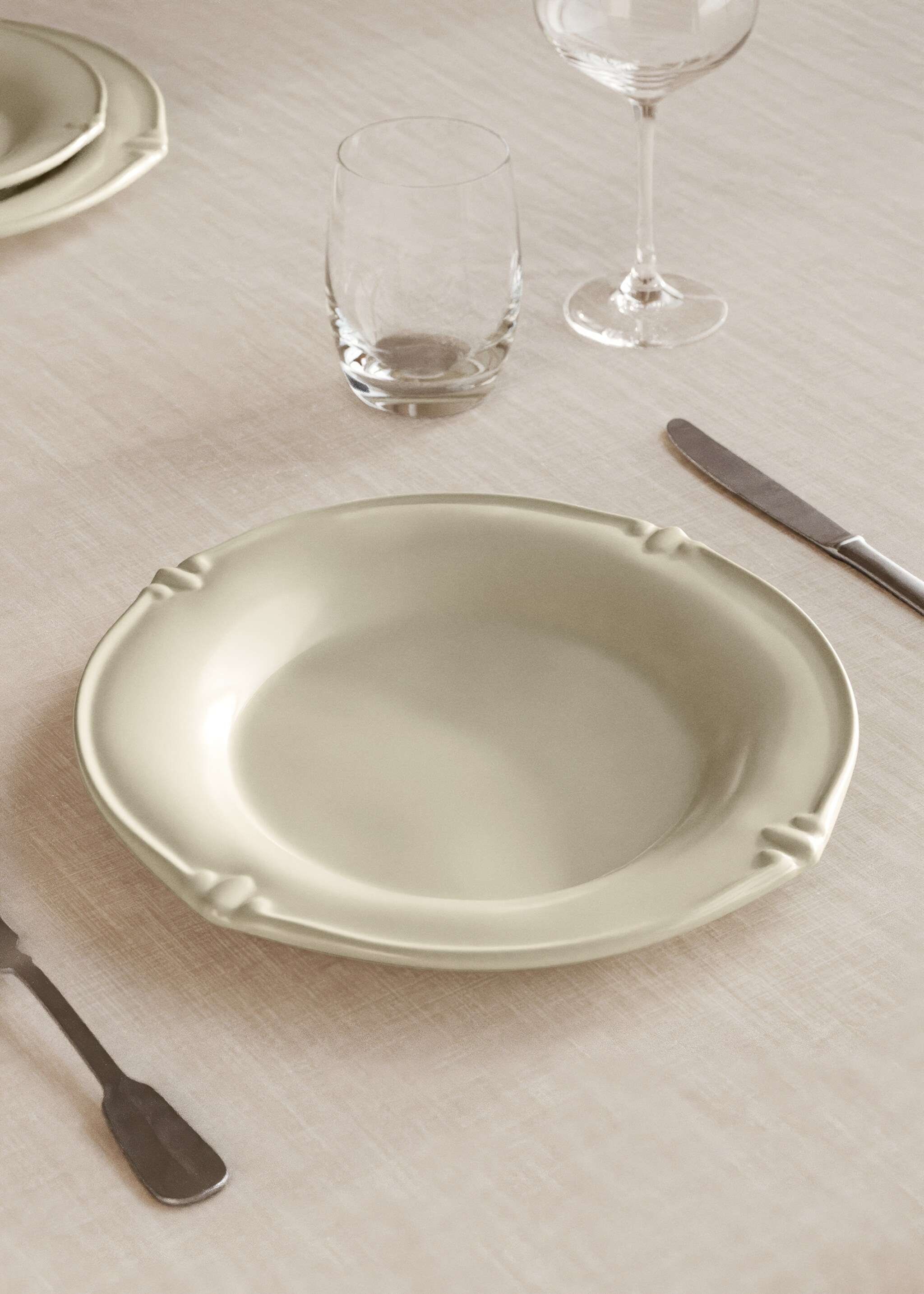Oval stoneware dinner plate - Загальний план, Екрю. Ref: 17042036-00.