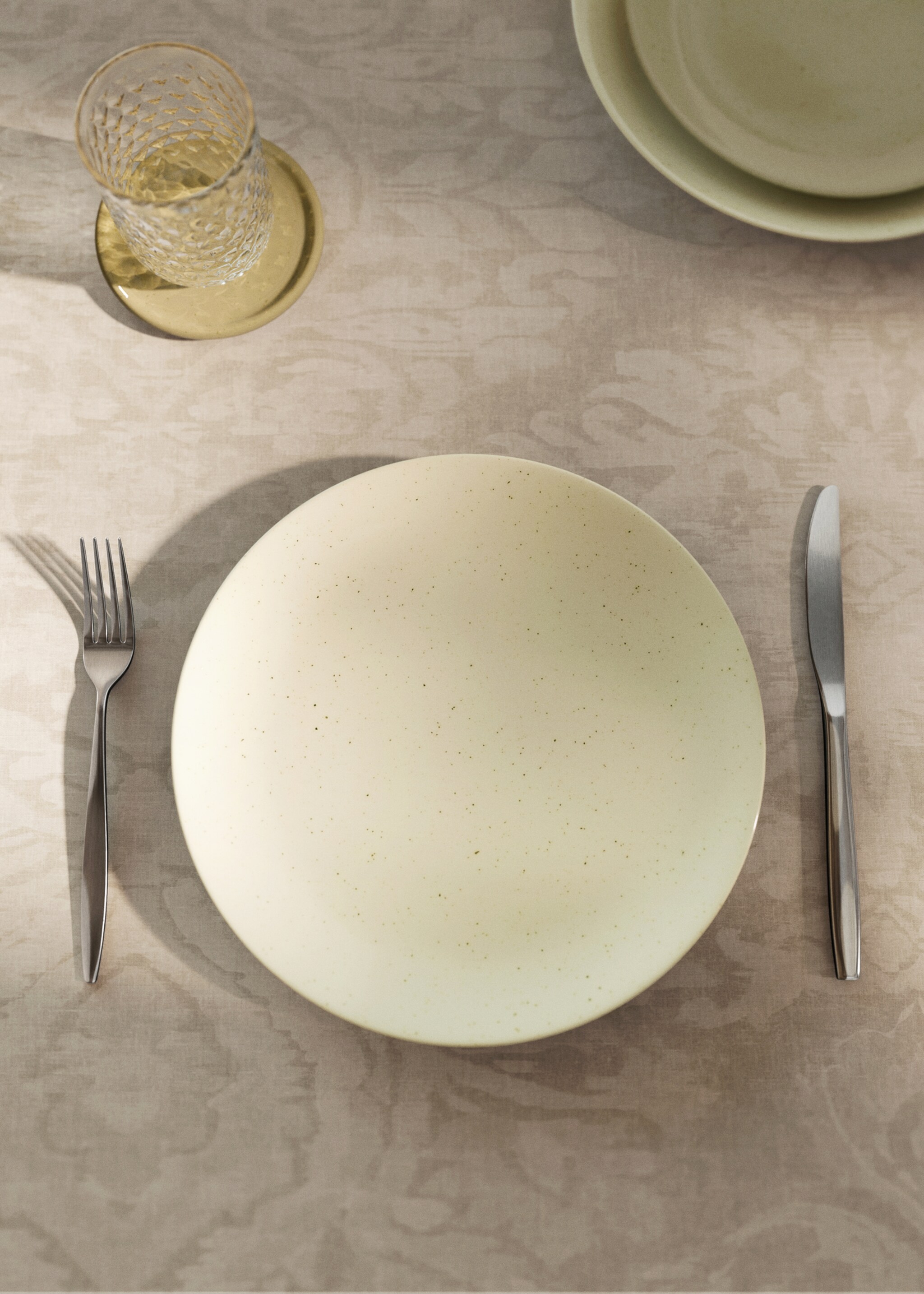 Dinerbord van steengoed met stippen - Overzichtstekening, Gebroken wit. Ref: 17042037-00.
