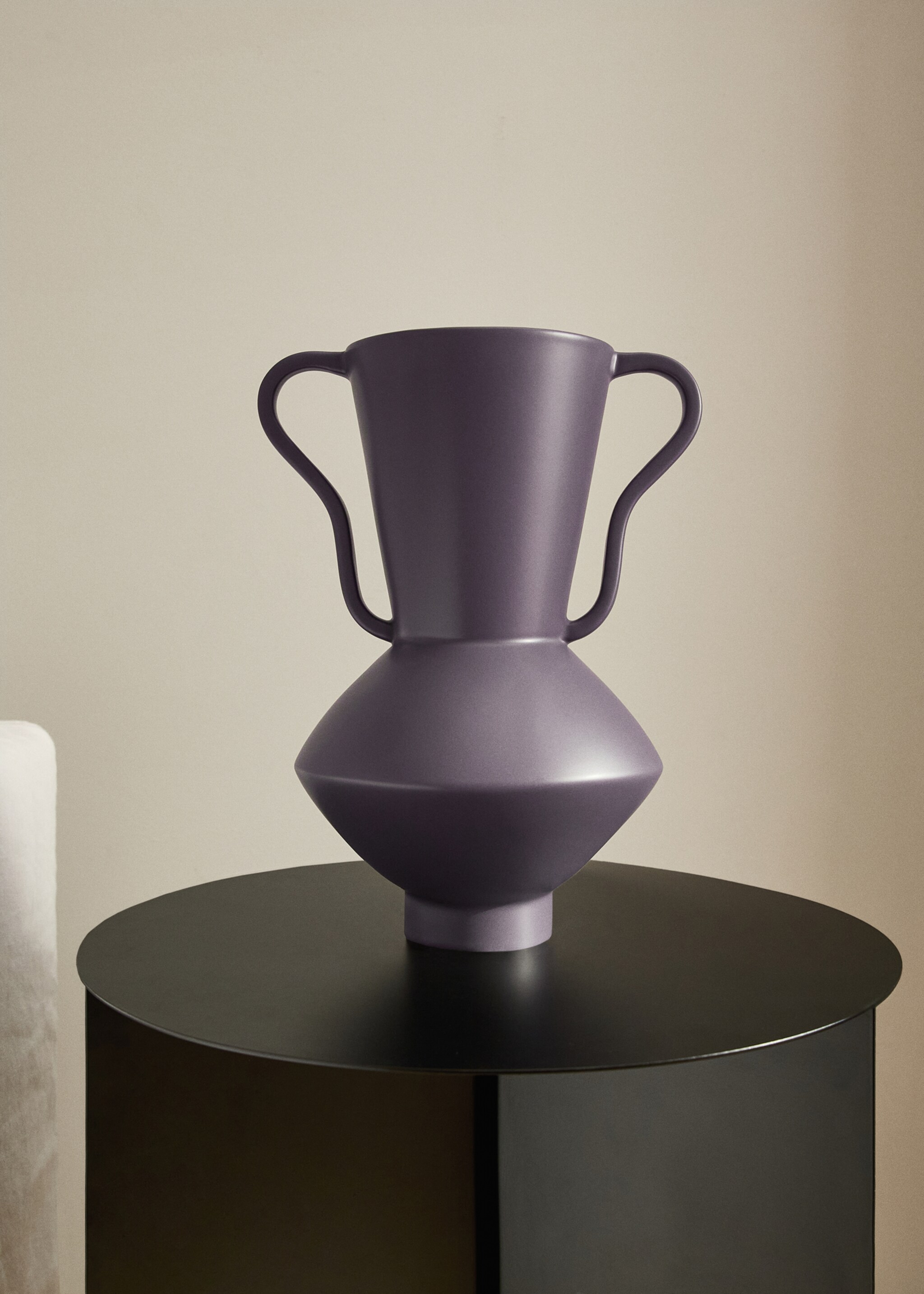 Double-handled earthenware vase - General plane, Plum. Ref: 17042041-00.