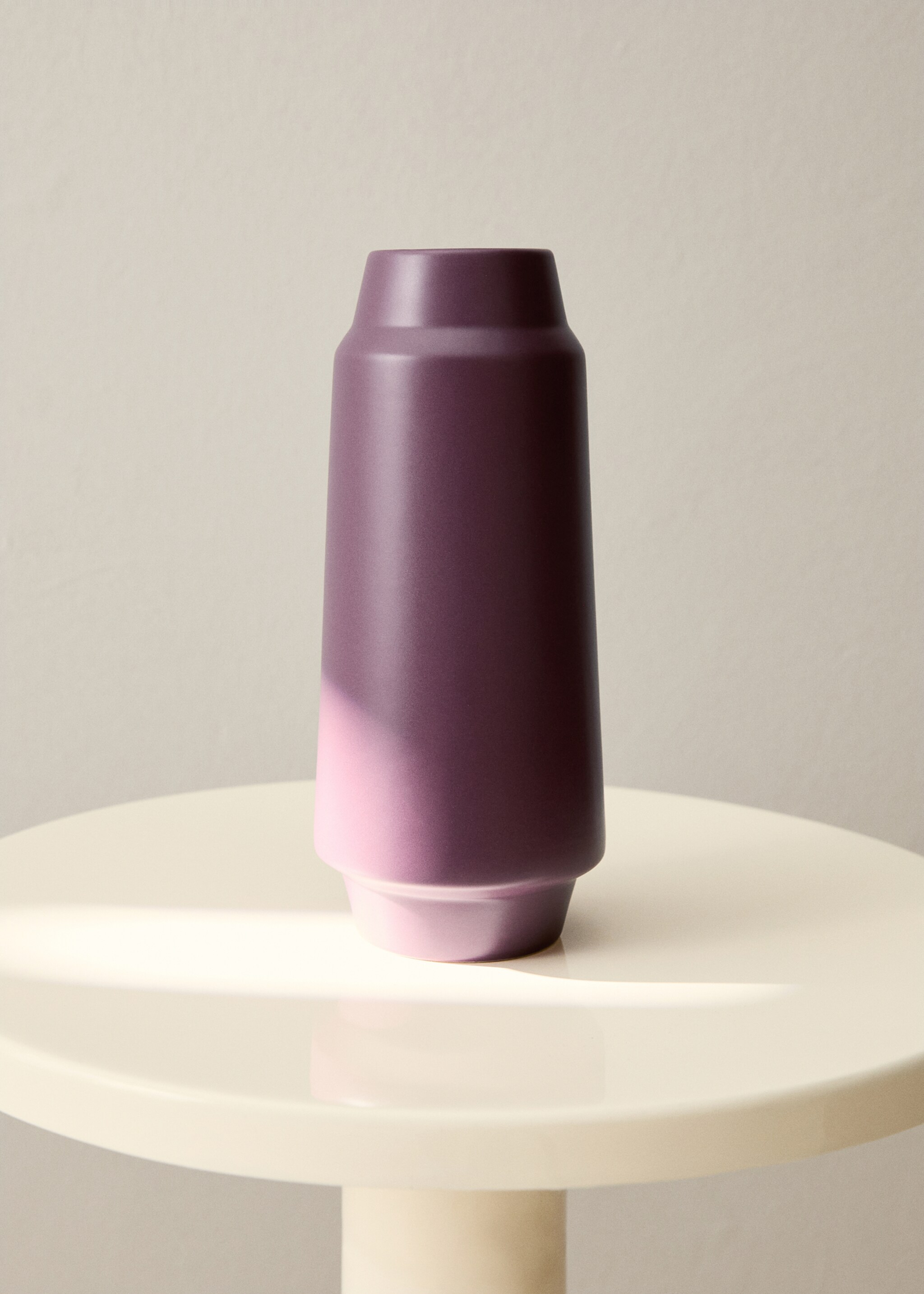 Conical-shaped earthenware vase - General plane, Purple. Ref: 17042042-00.