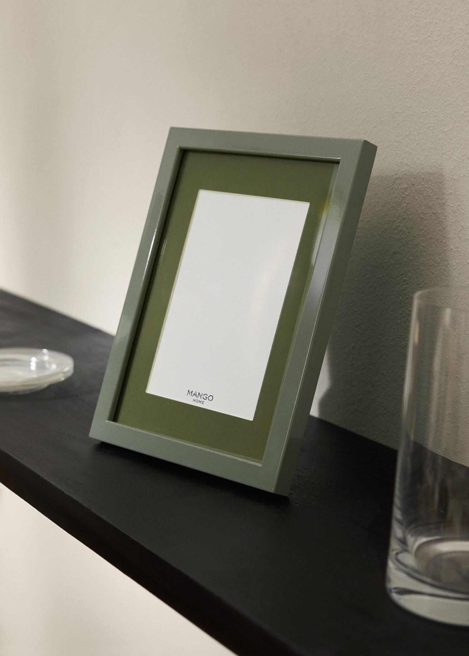 Large coloured lacquered frame - General plane