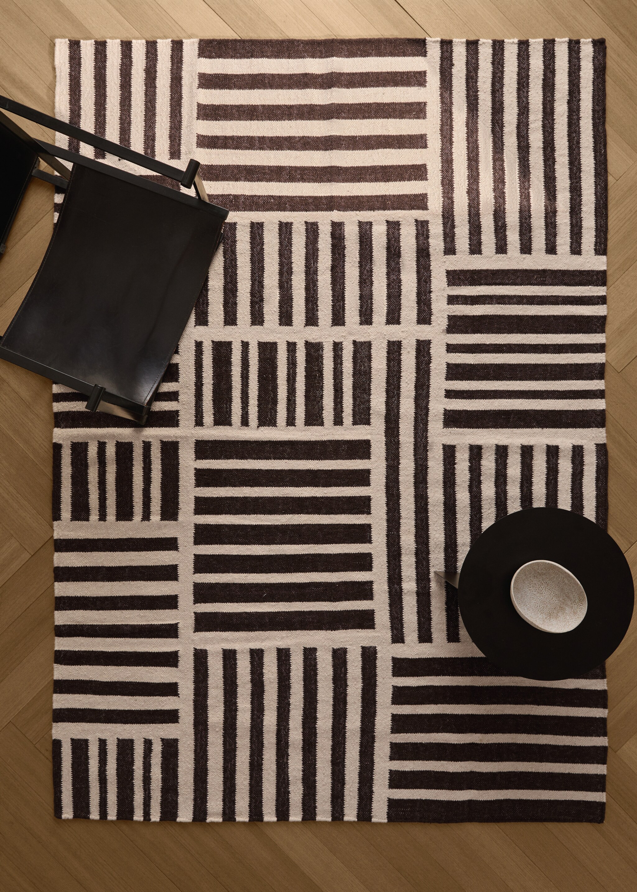 Alfombra lana efecto patchwork rayas - Plano general, Marrón. Ref: 17043328-00.