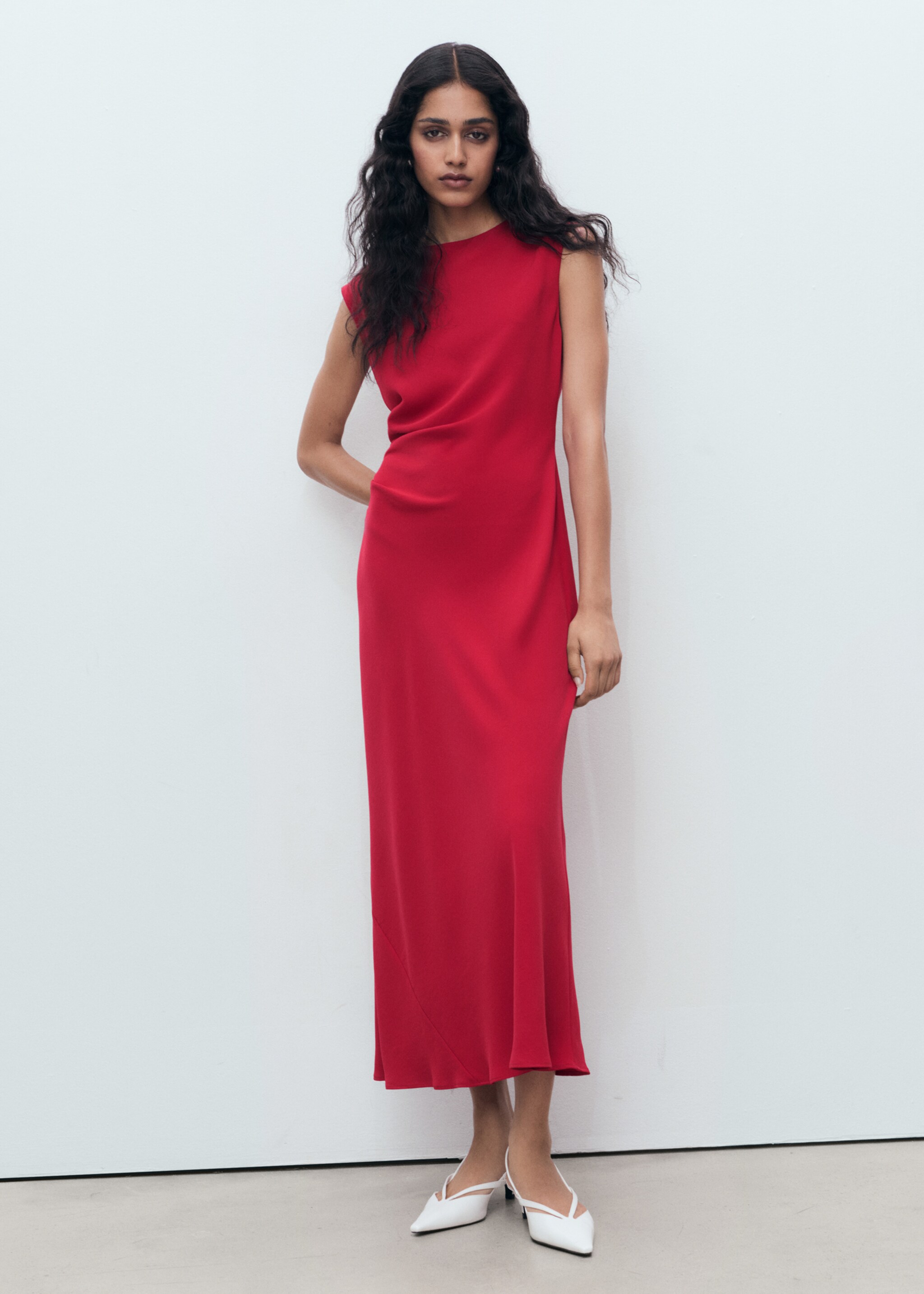 Vestido midi fruncido - Plano general