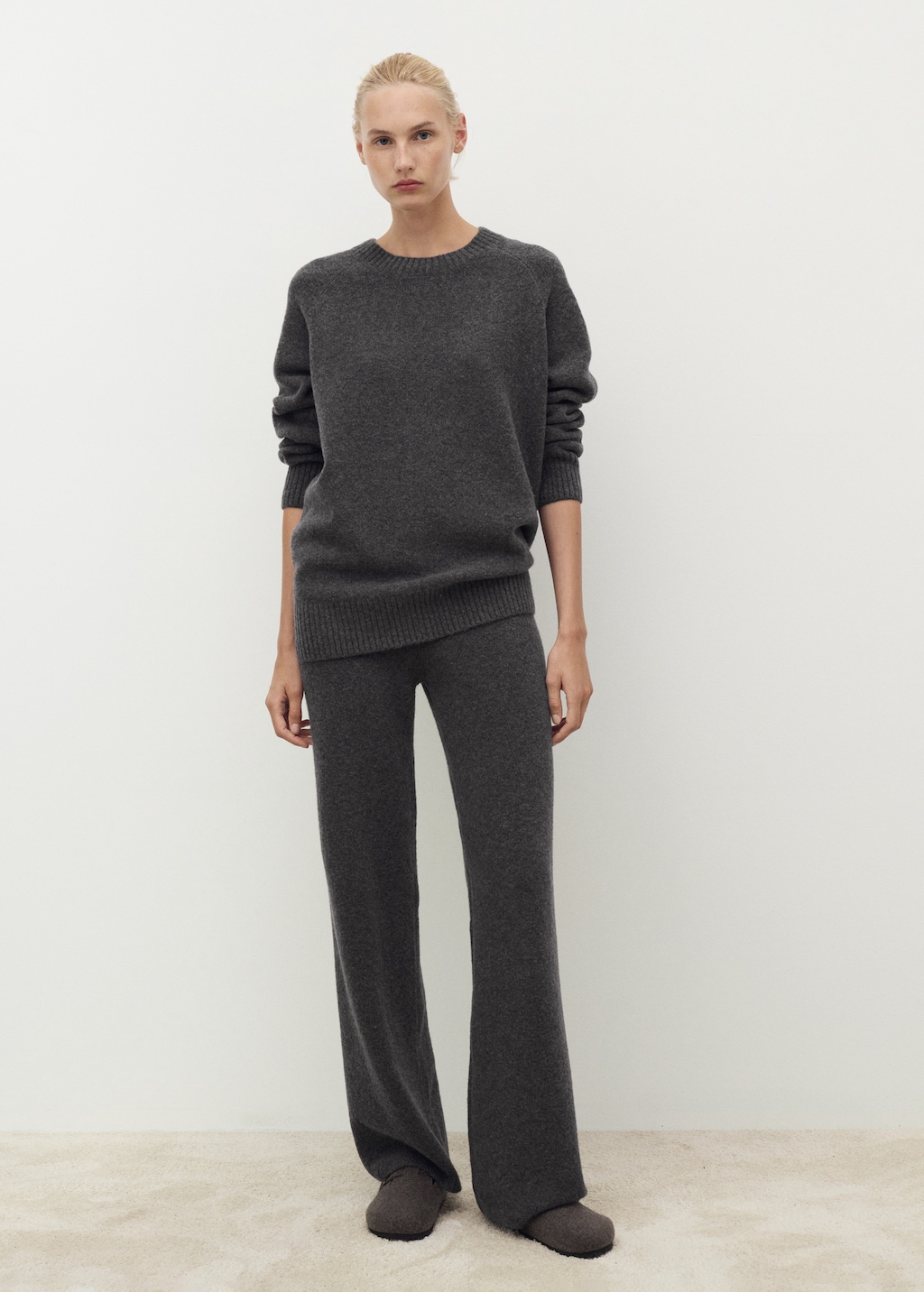 Straight knitted pants