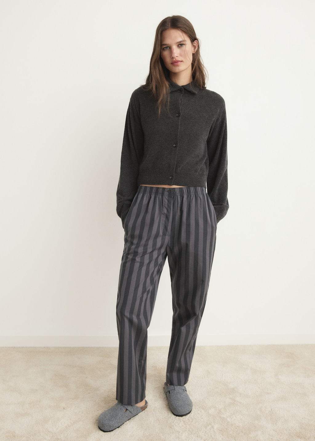 Cropped wool cardigan with buttons