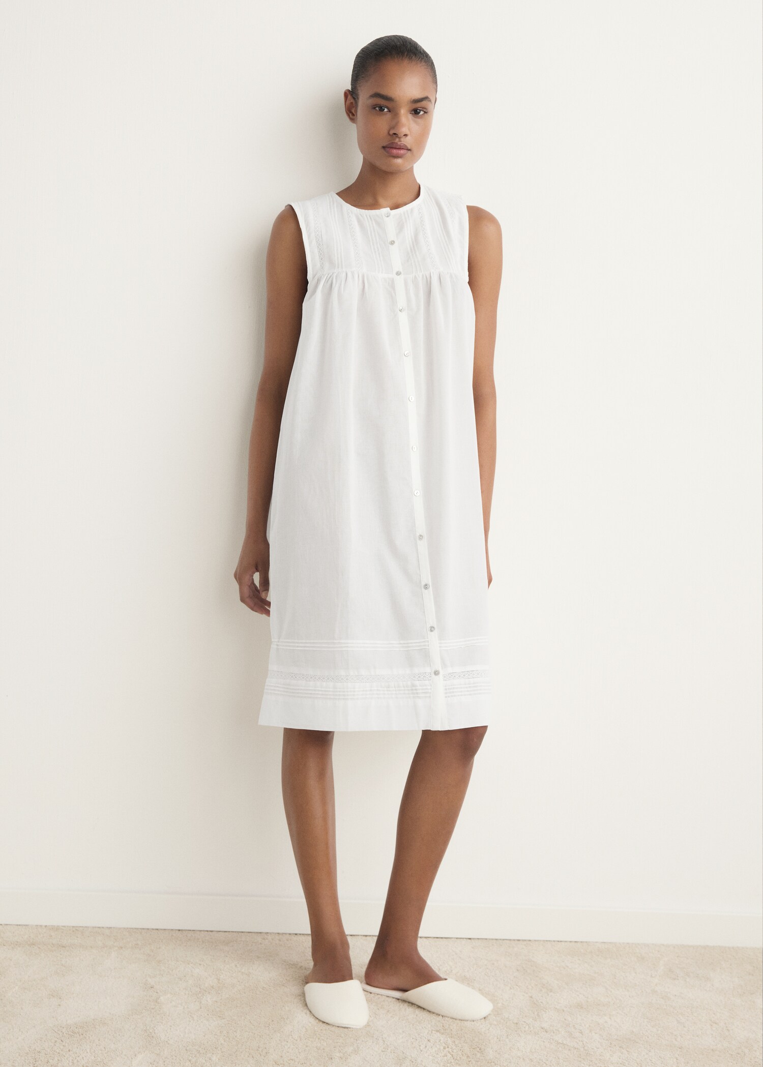 Cotton nightgown with lace detail - General plane