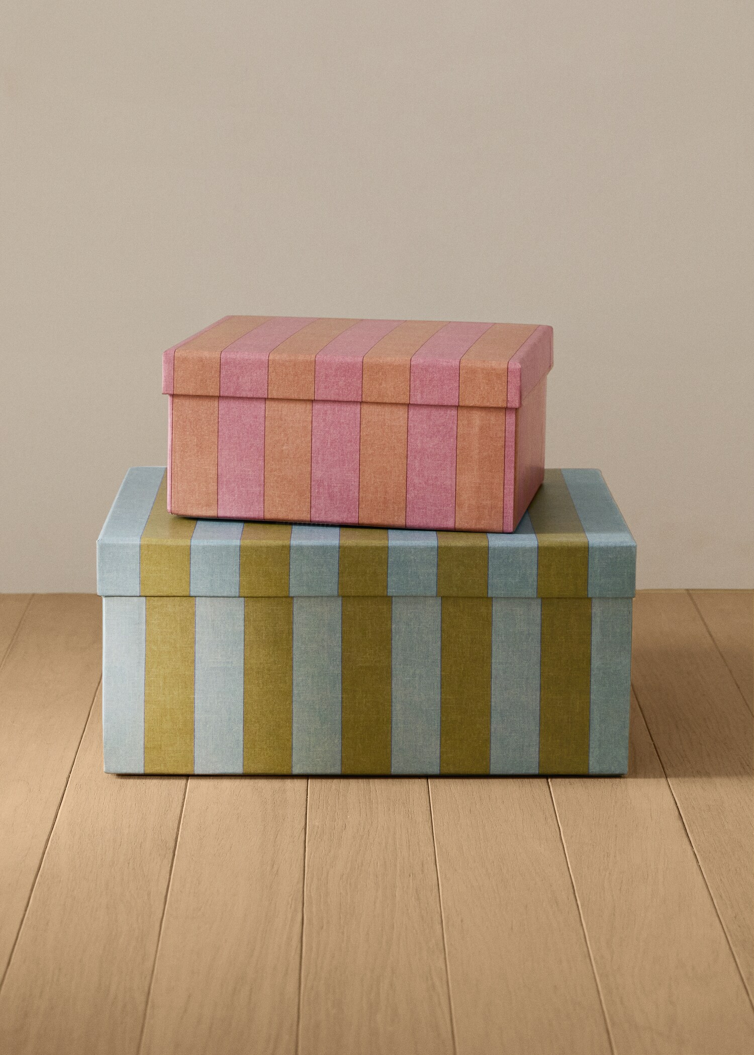 Large printed children's box - General plane