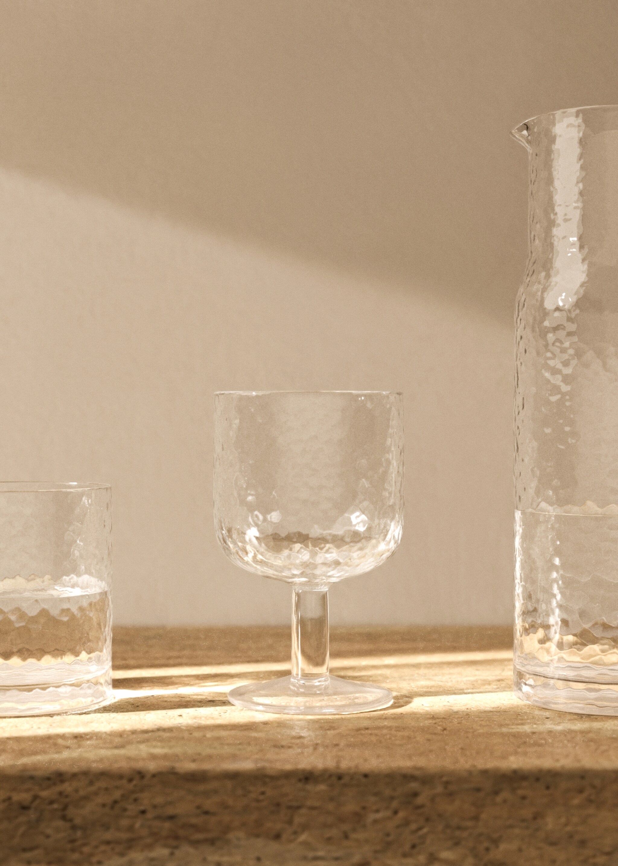 Hammered stem glass - General plane, Off White. Ref: 17044440-00.