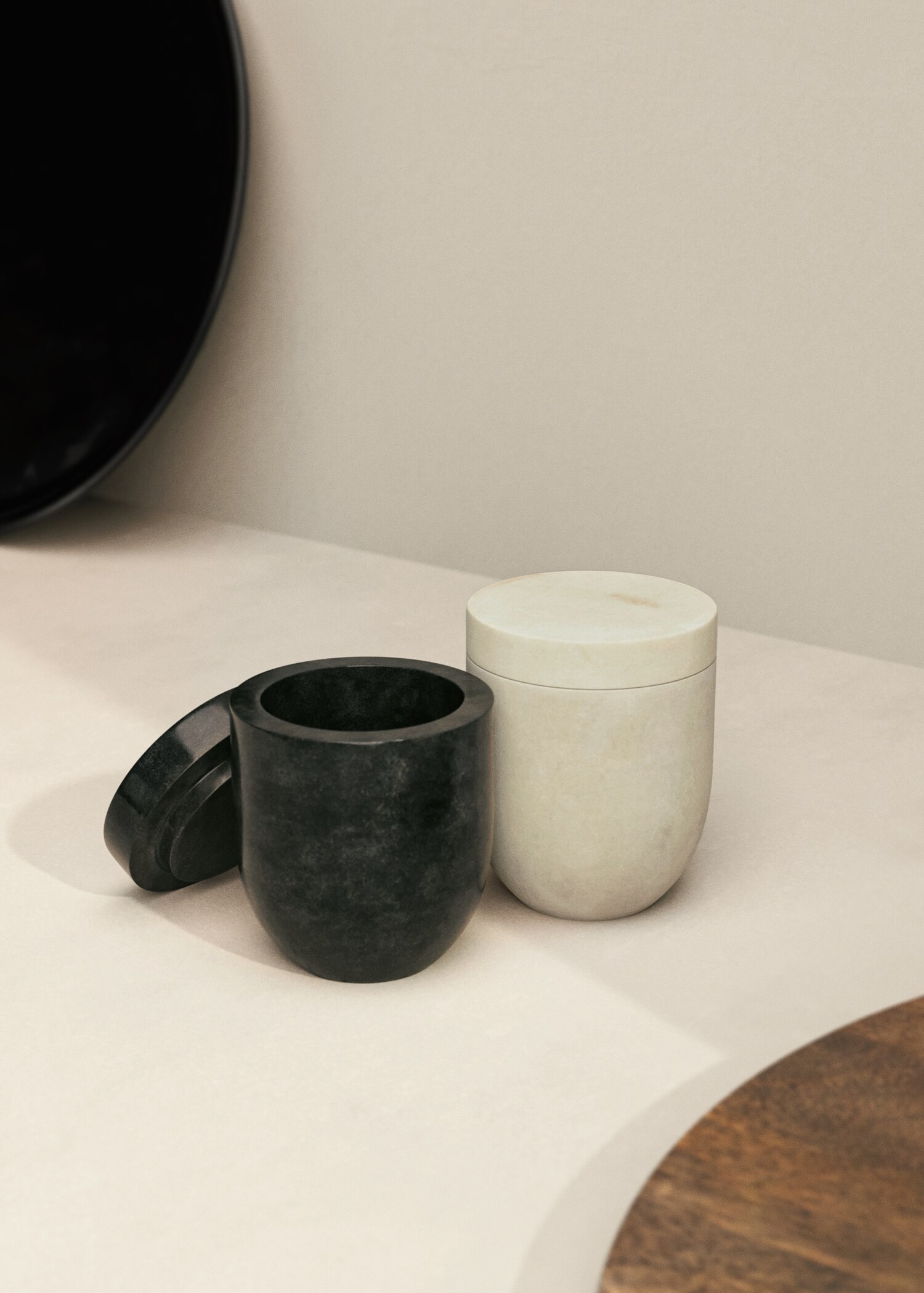Marble salt and pepper shaker set - General plane