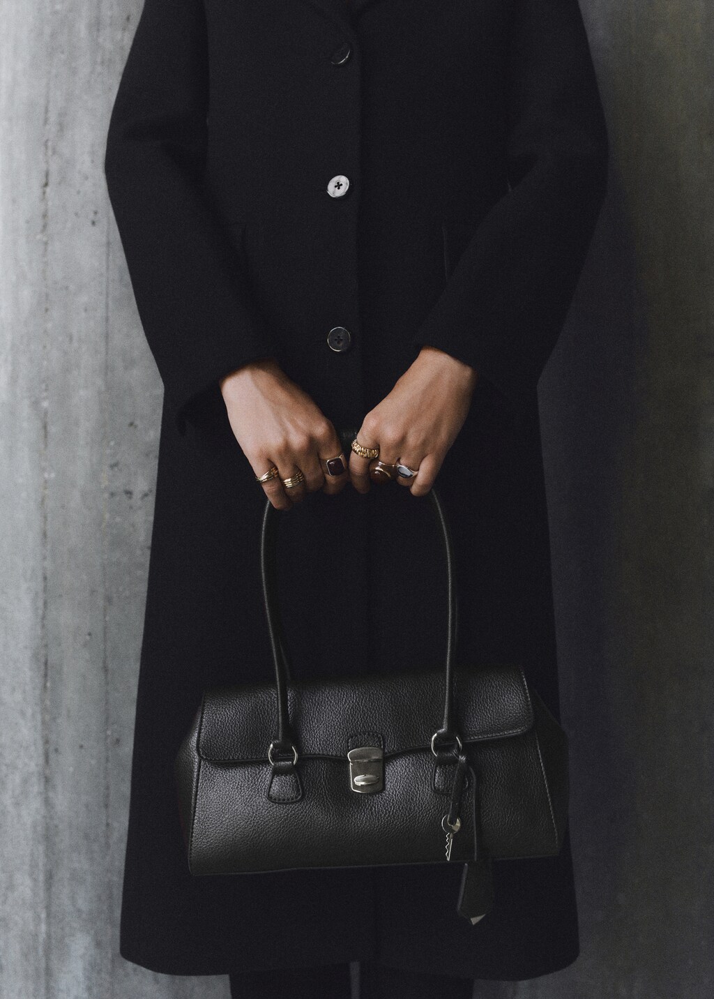 City-Schultertasche mit Klappe - Damen | MANGO Deutschland