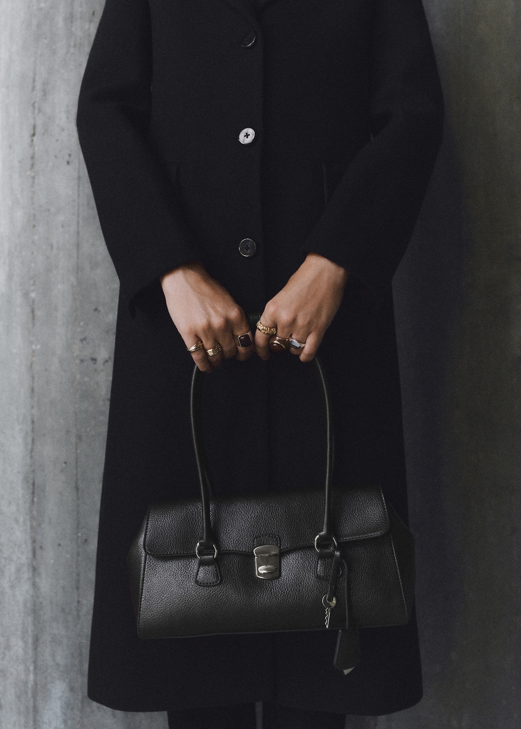 City shoulder bag with flap