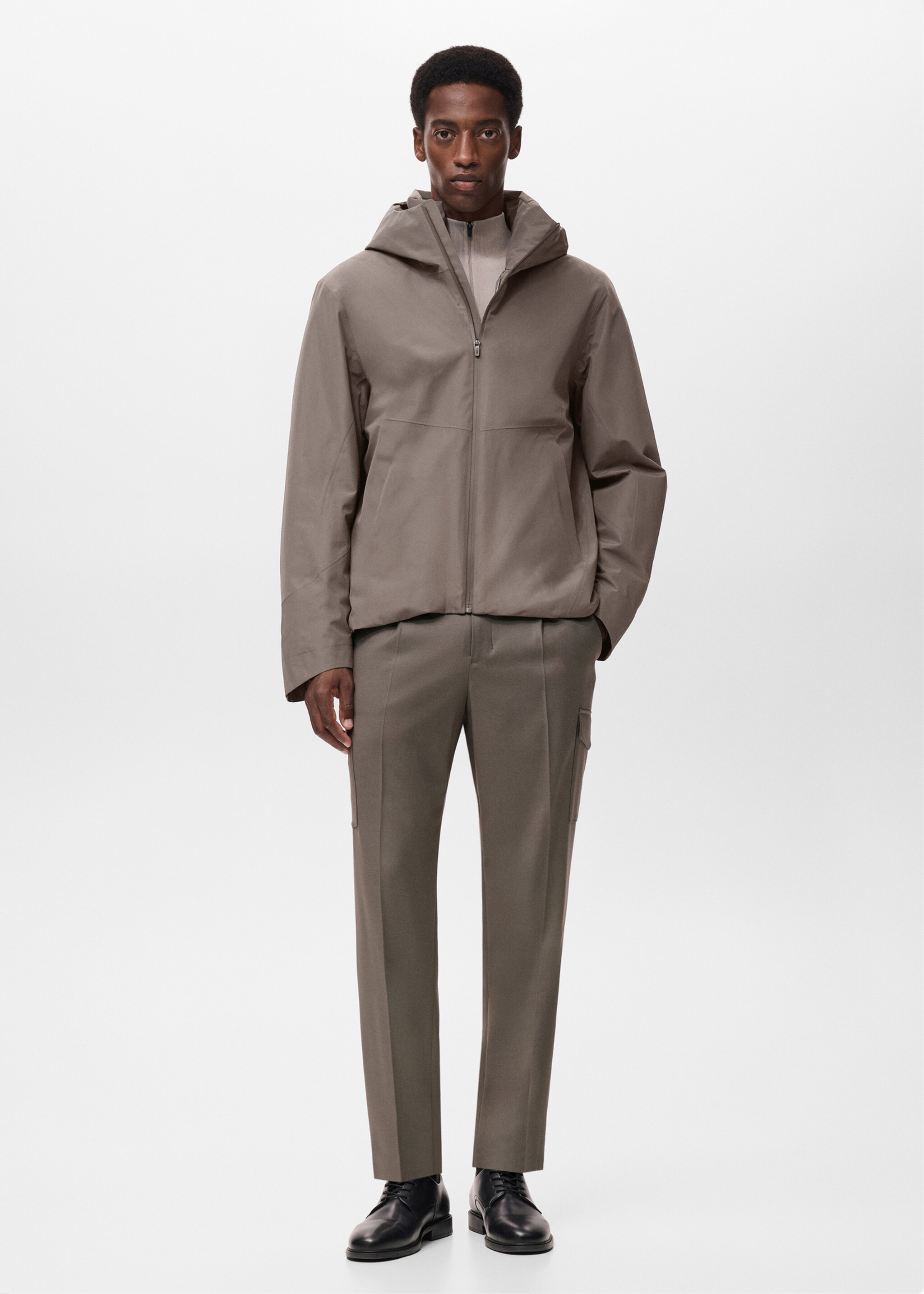 Pantaloni cargo slim fit - Plan general, Maro mediu. Ref: 17046328-00.