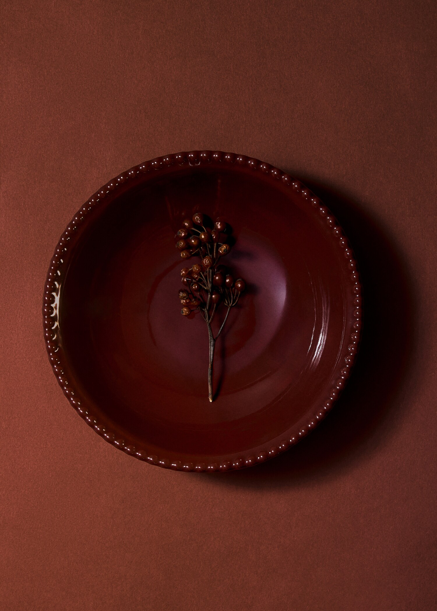 Duboki tanjur od reljefne kamenine - Opći prikaz