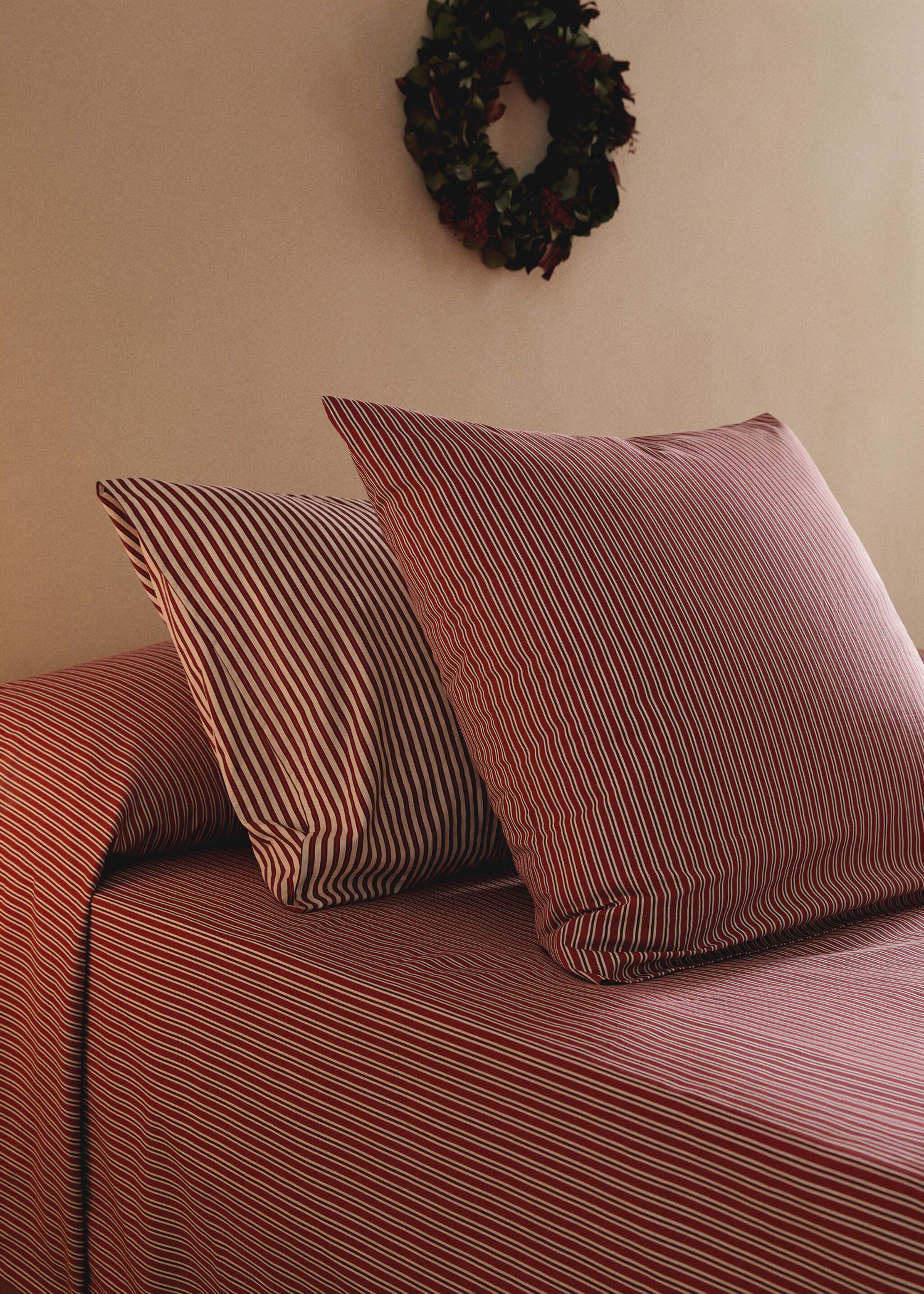Reversible percale cotton striped pillowcase 50x75cm - General plane, Maroon. Ref: 17047785-00.
