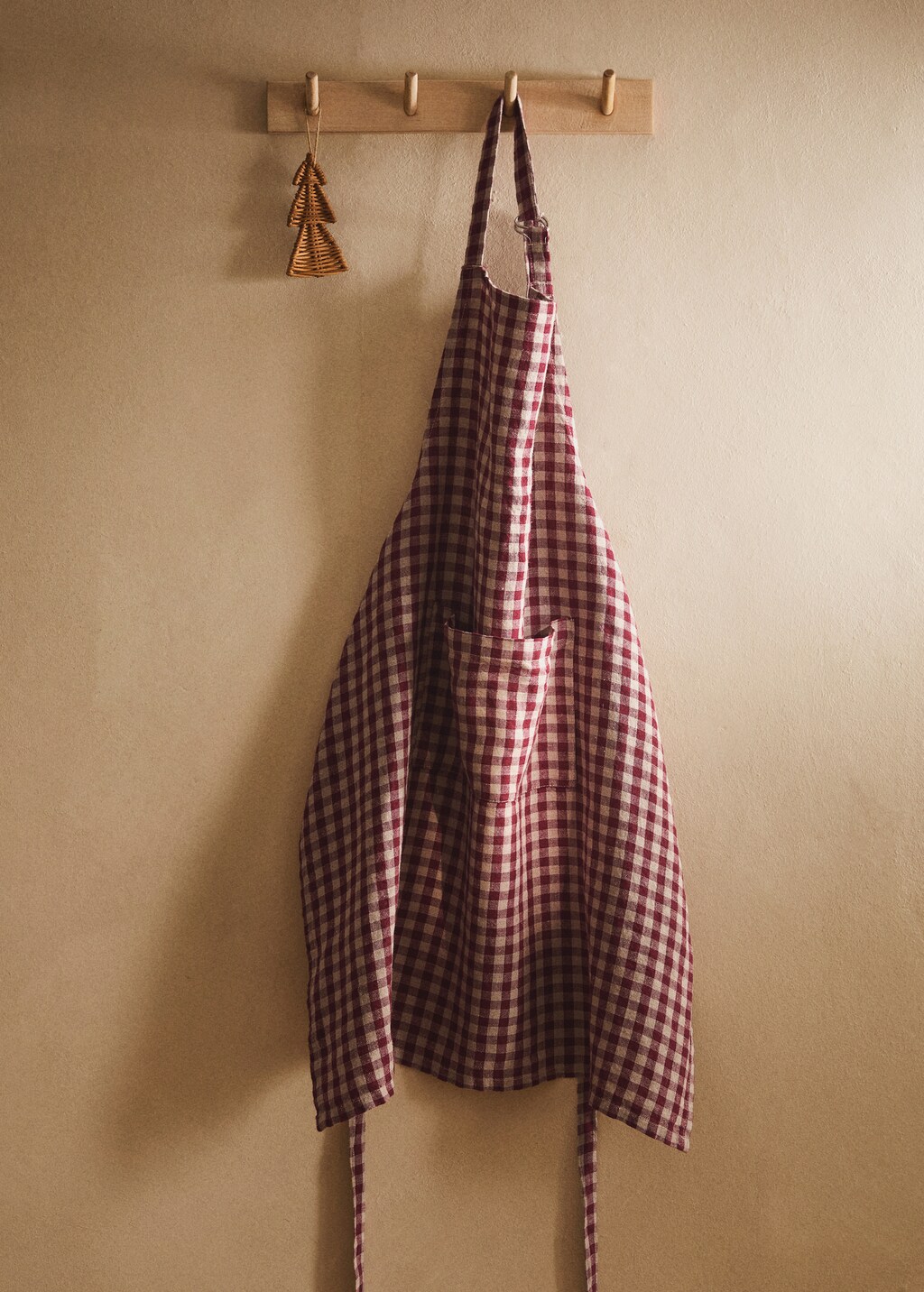Adult’s check linen apron