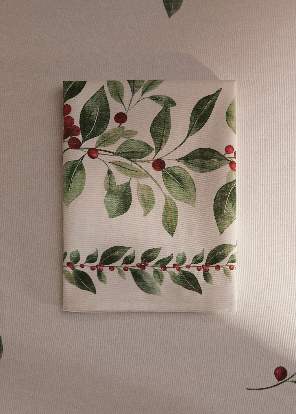 Holly-print cotton napkins