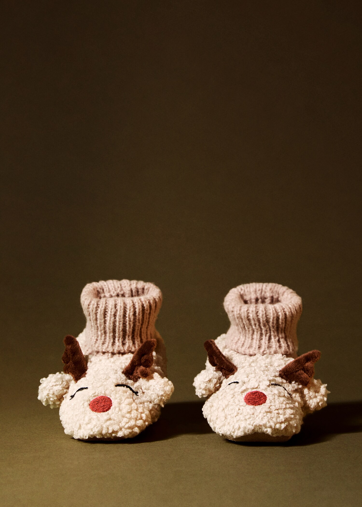 Παντόφλα τάρανδος με απομίμηση γούνας προβάτου - Γενικό πλάνο