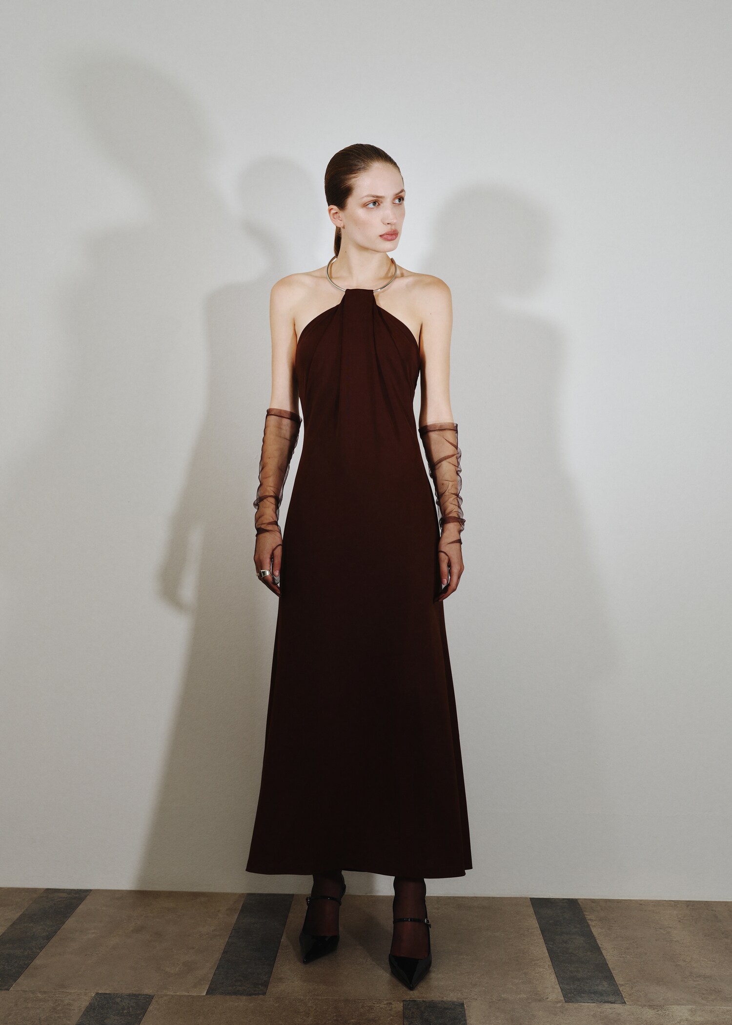 Vestido cuello choker - Plano general