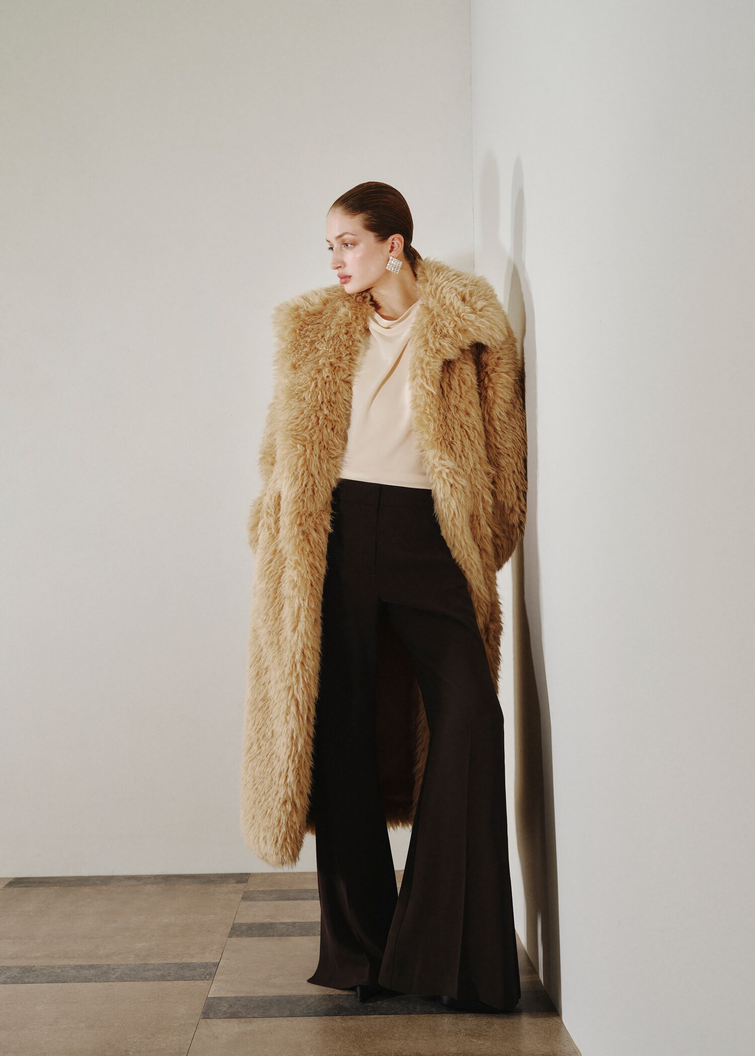 Side slit flowy trousers - General plane