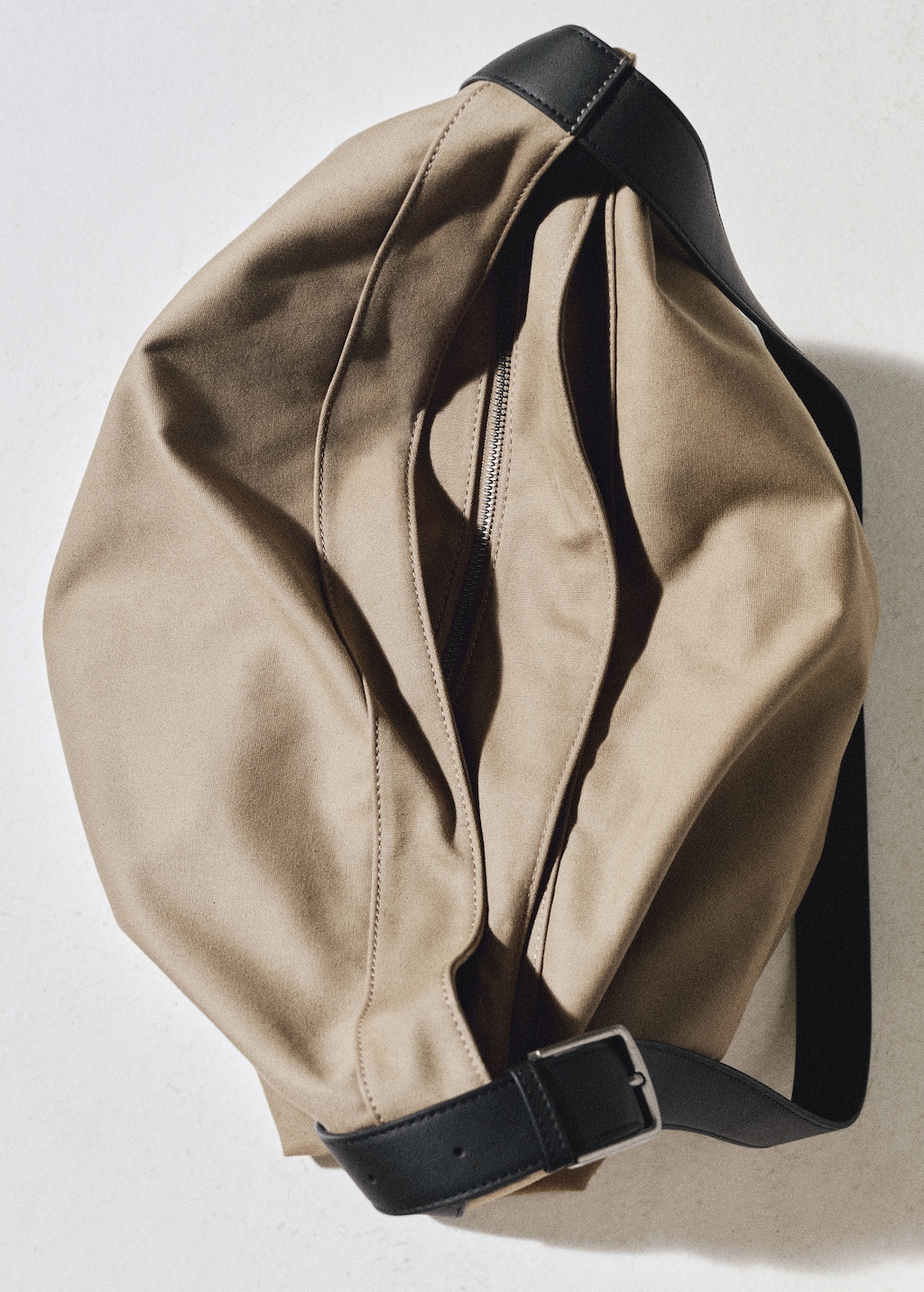 Shopper bag with adjustable handle