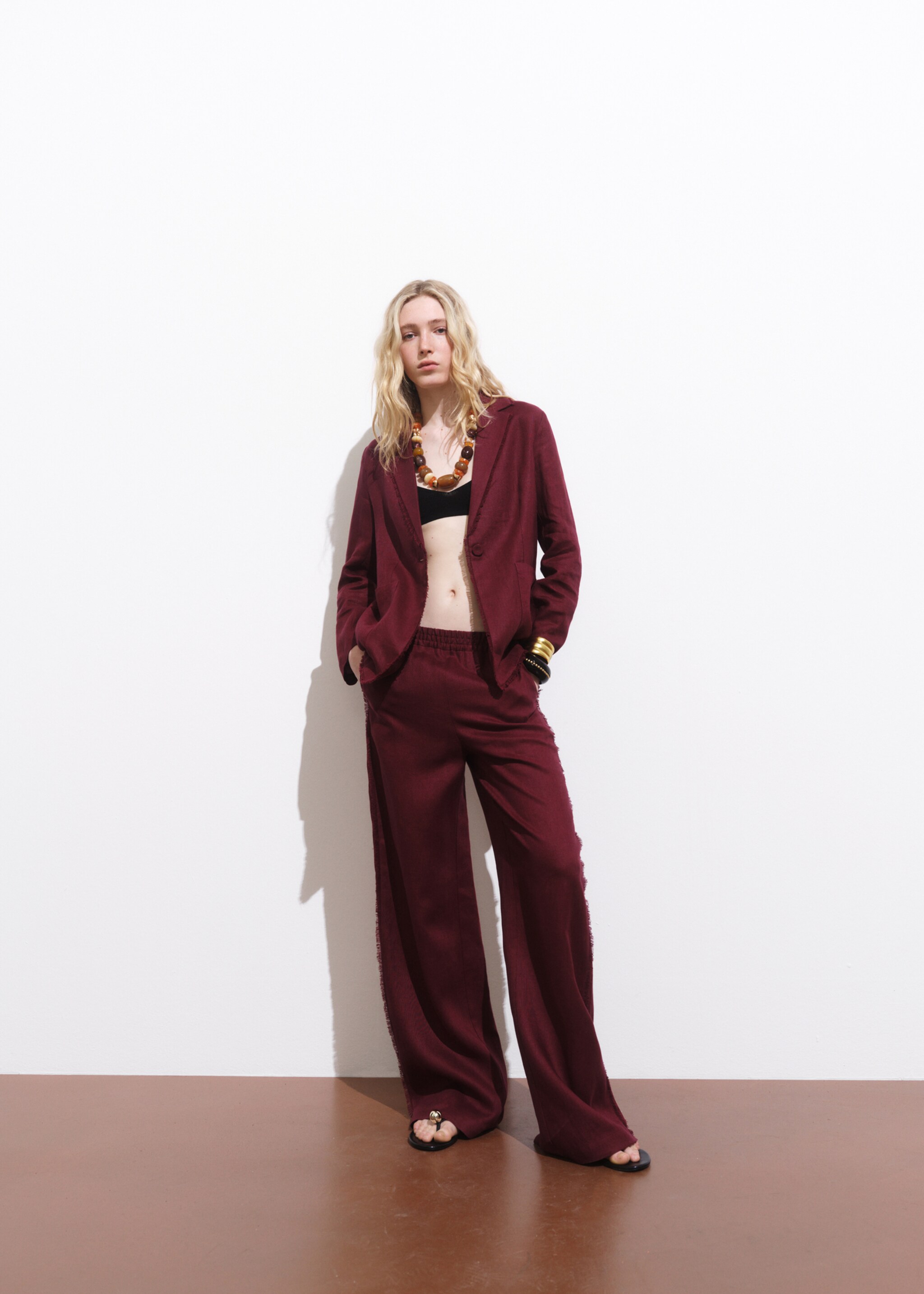 Linen suit trousers with frayed ends - General plane