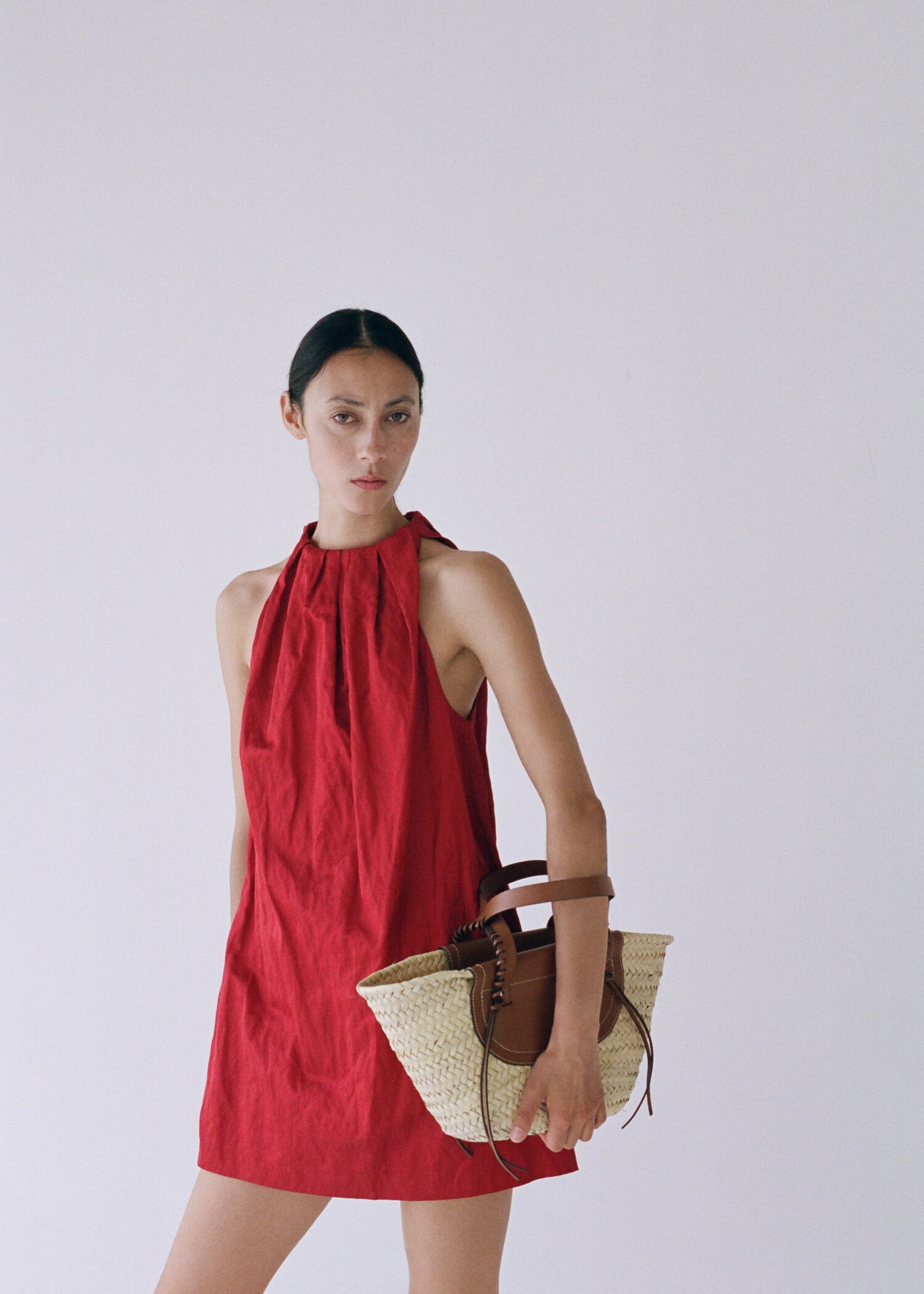 Large natural fiber basket with leather handle - General plane