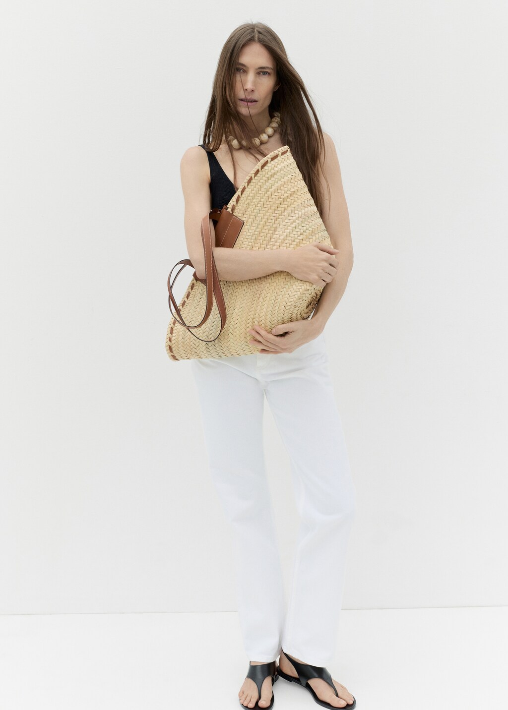 Large natural fiber basket with leather handle