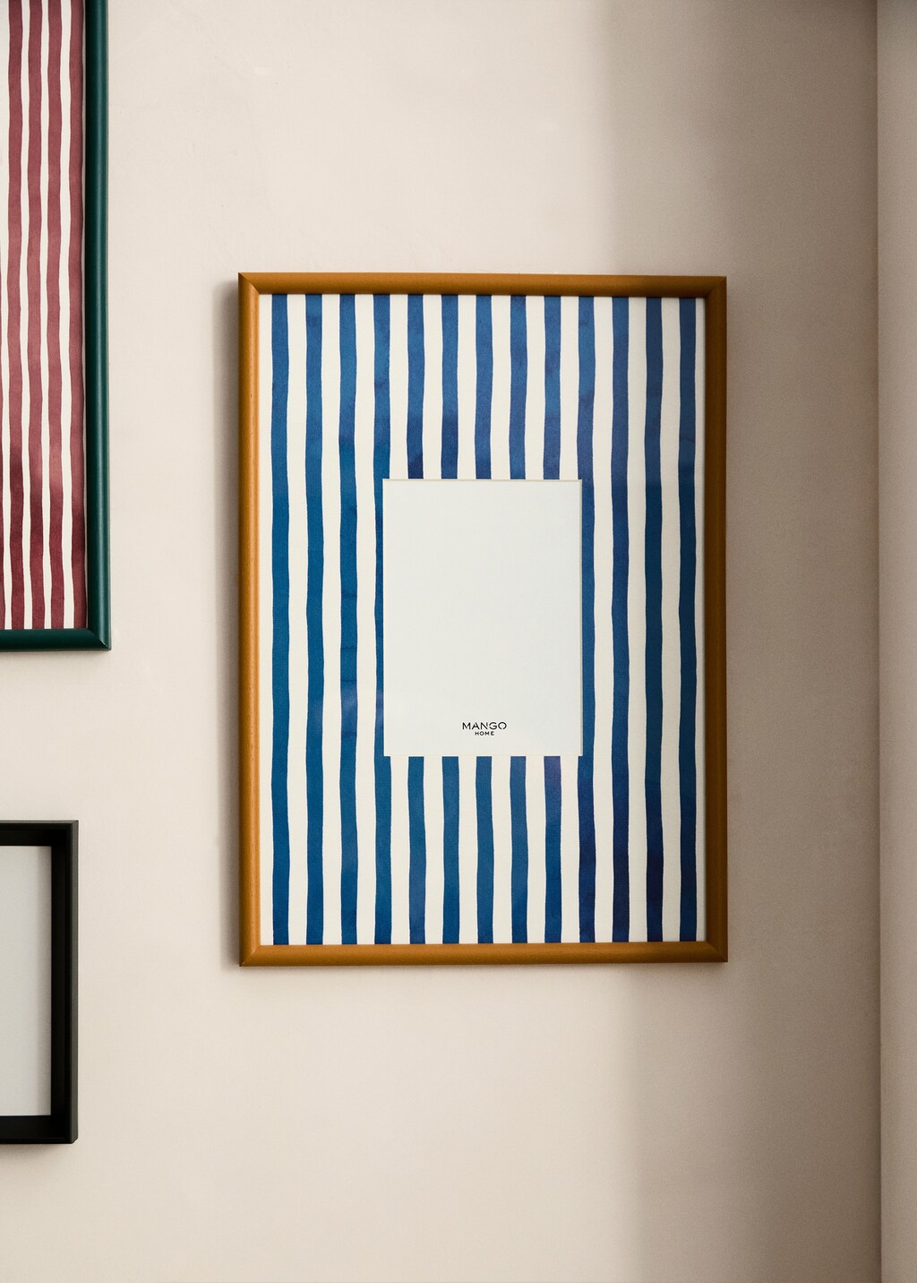 Medium wood frame with lines