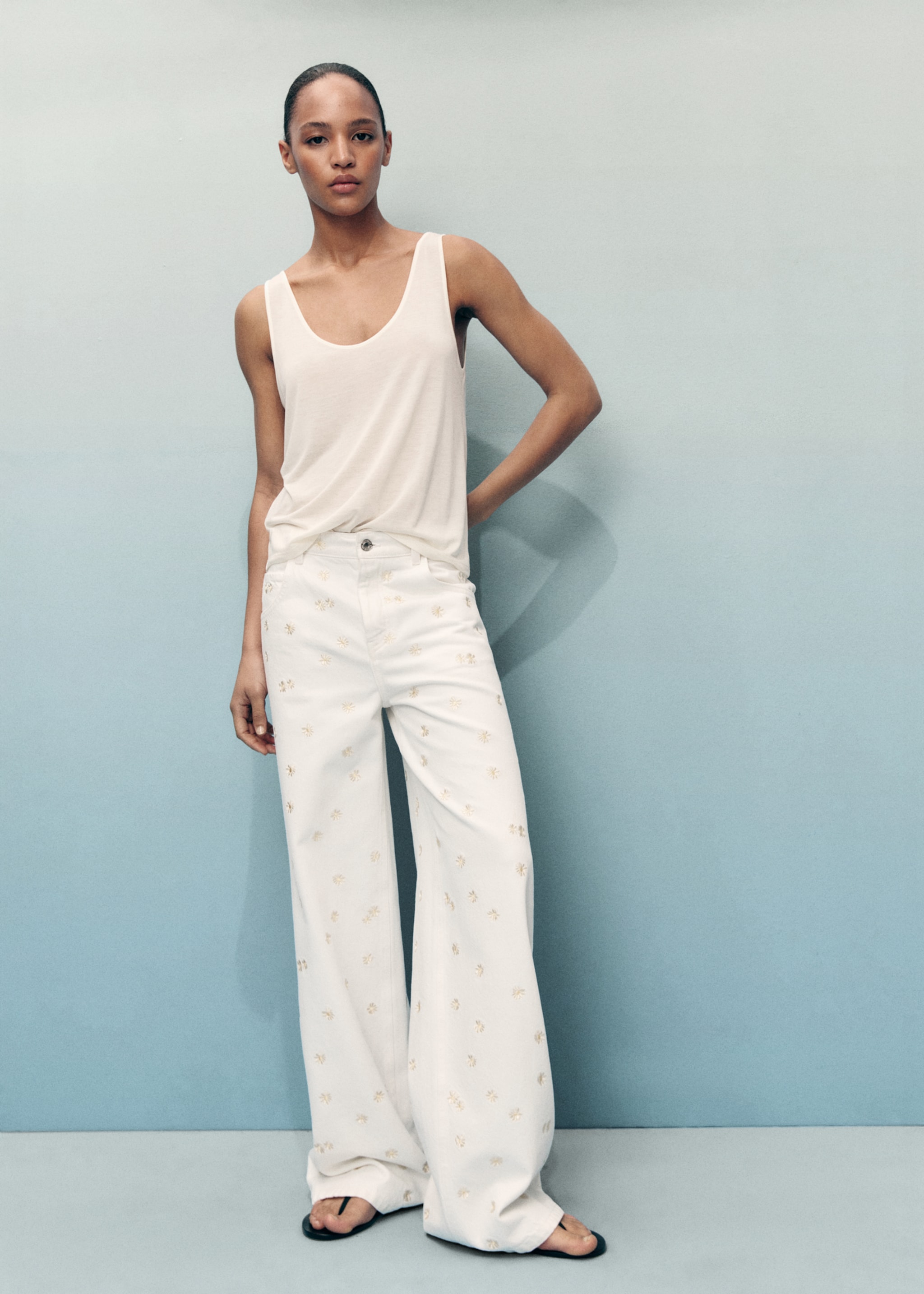 Flower-embroidered wide-leg jeans - General plane