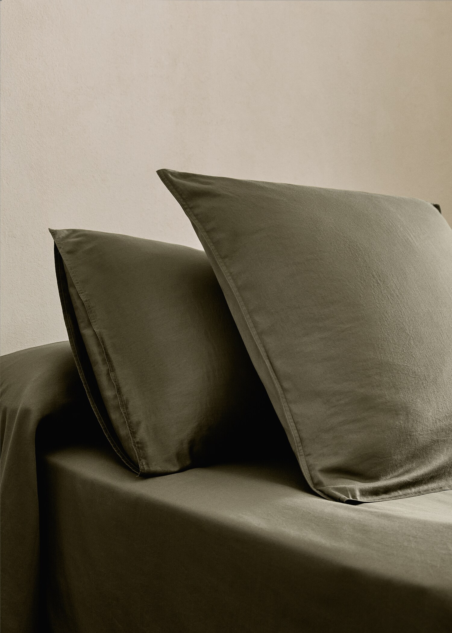 Washed satin cotton pillowcase with double stitching, 45x110 cm - General plane