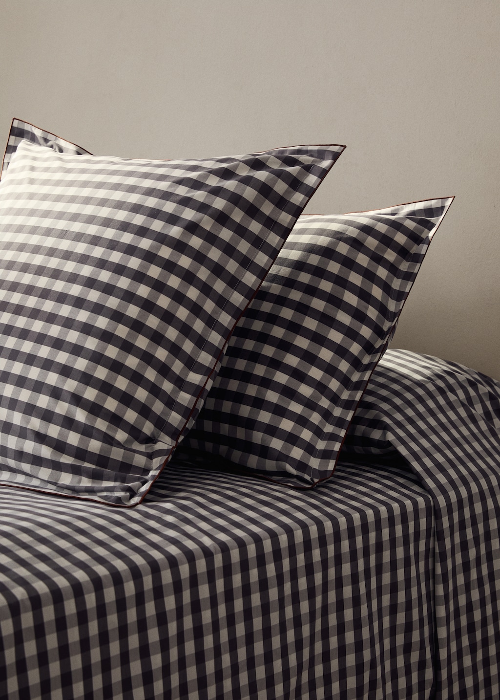 Two percale cotton gingham check pillowcases 50x75 cm