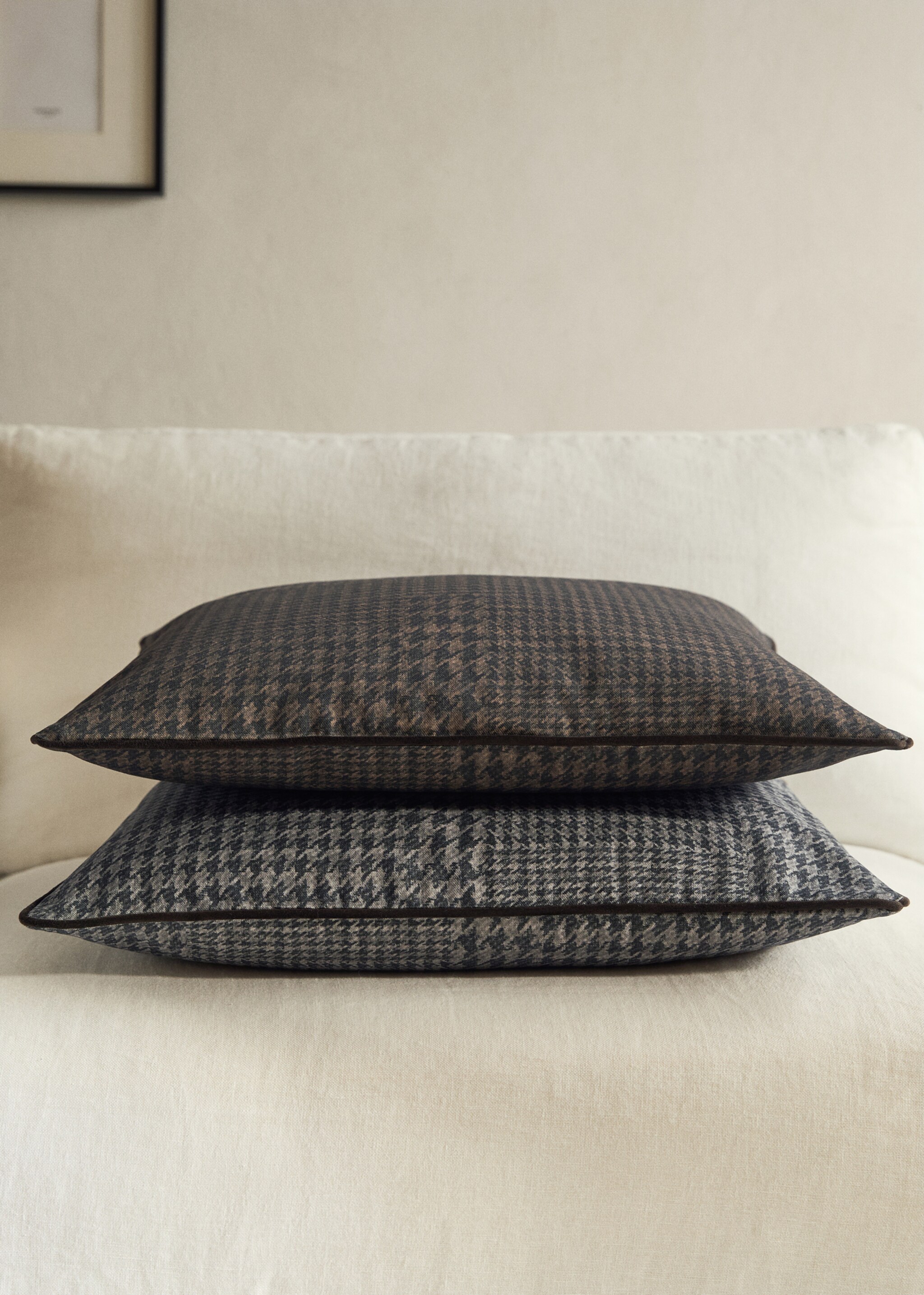 Houndstooth cushion cover with trim - General plane, Brown. Ref: 17051581-00.