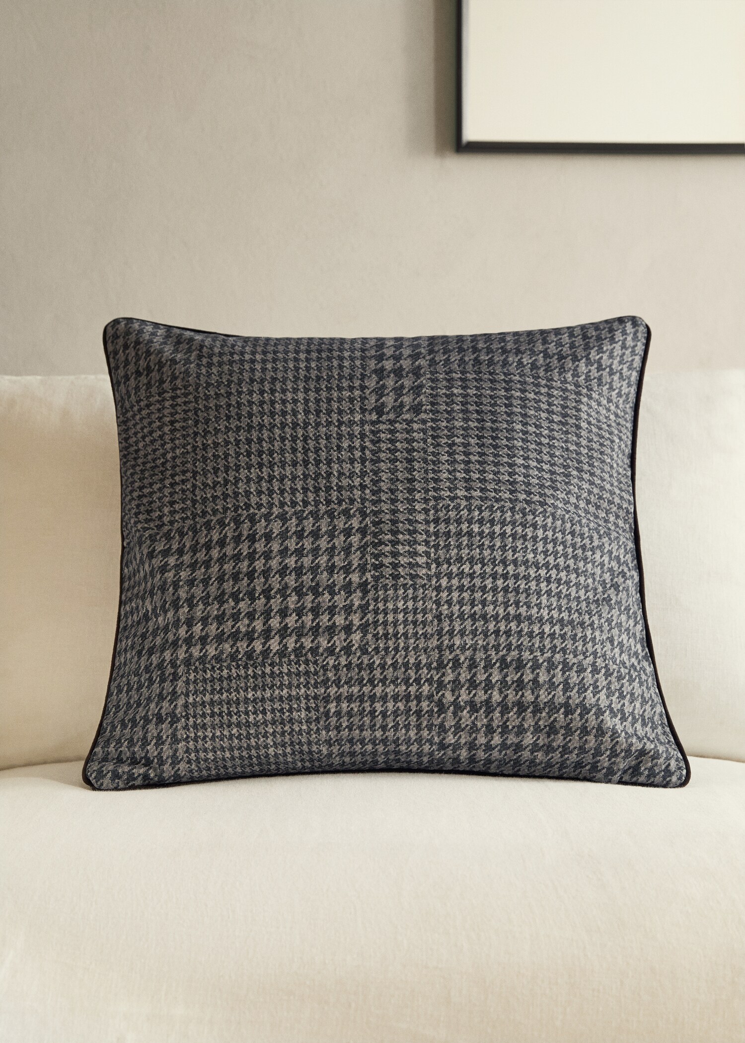 Houndstooth cushion cover with trim - General plane