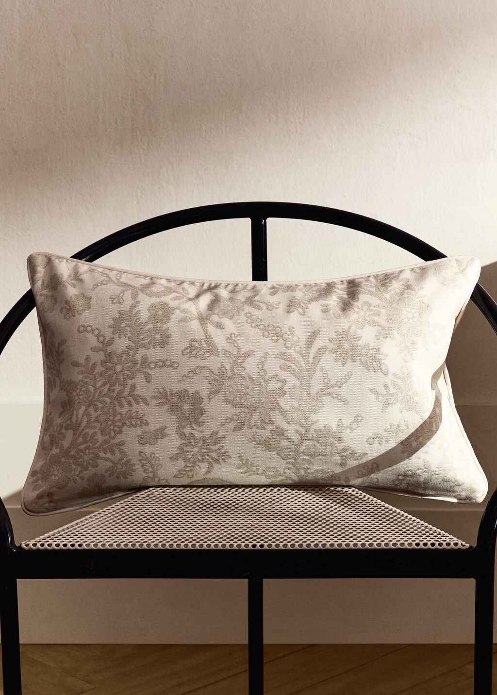 100% cotton floral-print cushion cover 30x50cm