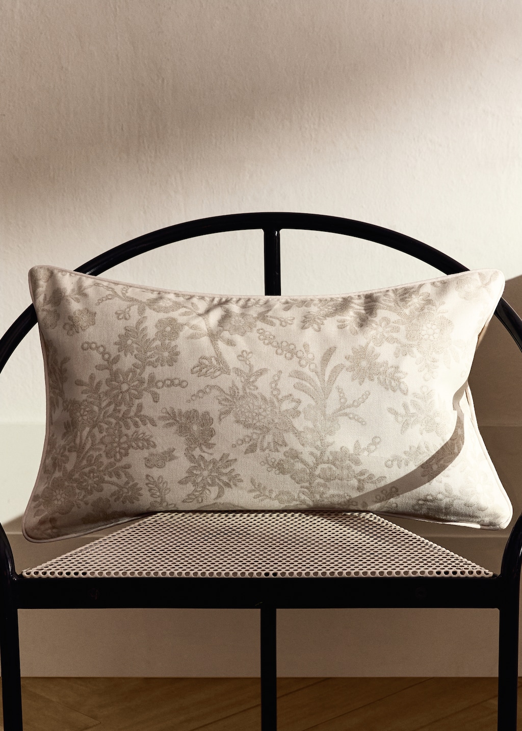 100% cotton floral-print cushion cover 30x50cm