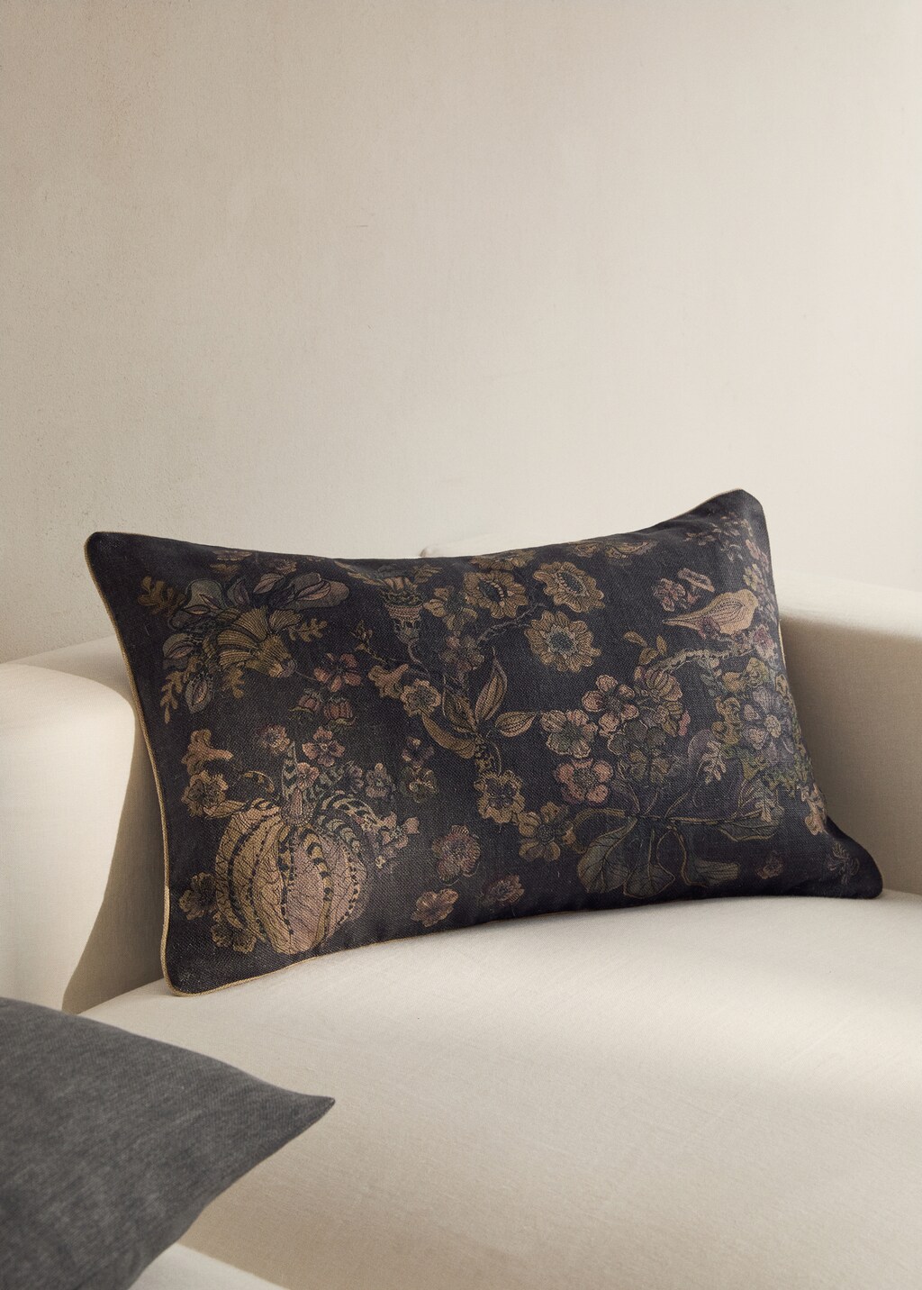 Housse de coussin imprimé à fleurs 40x60 cm - Home | MANGO France métropolitaine
